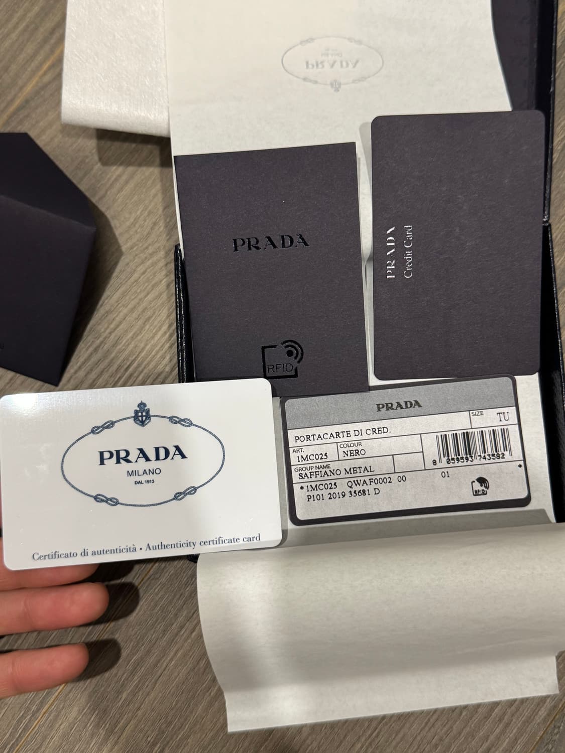 프라다 사피아노 카드지갑 블랙 상품이미지2