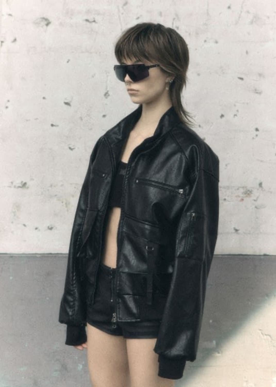 보헤미안서울 하이넥 포켓 레더 점퍼 상품이미지2