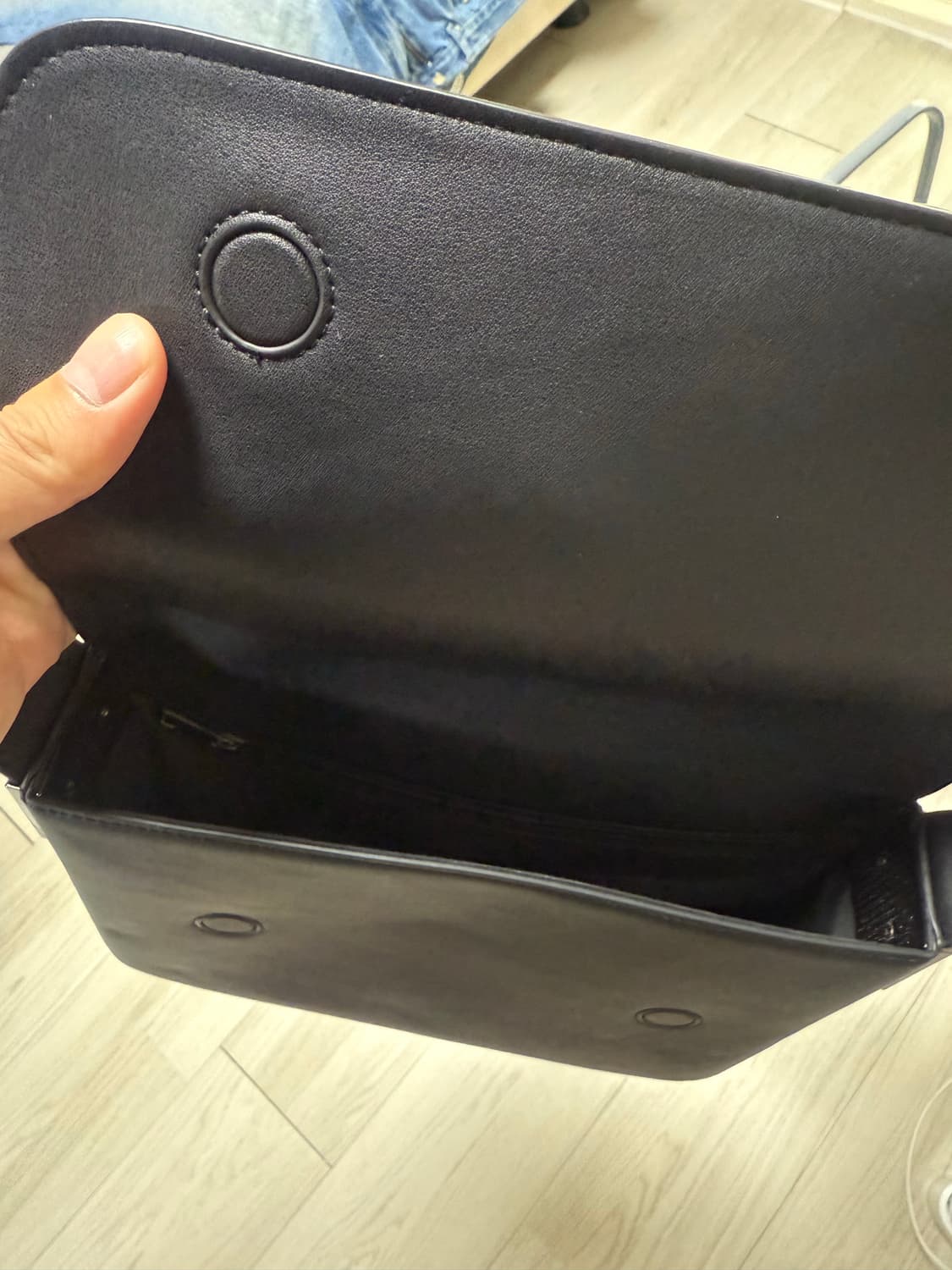 이모티오 미니멀 크로스백 상품이미지4