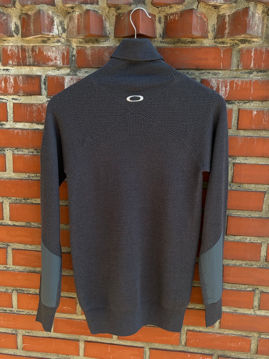 Oakley 터틀넥 니트 숄더 패치 로고 스웨터 상품이미지3