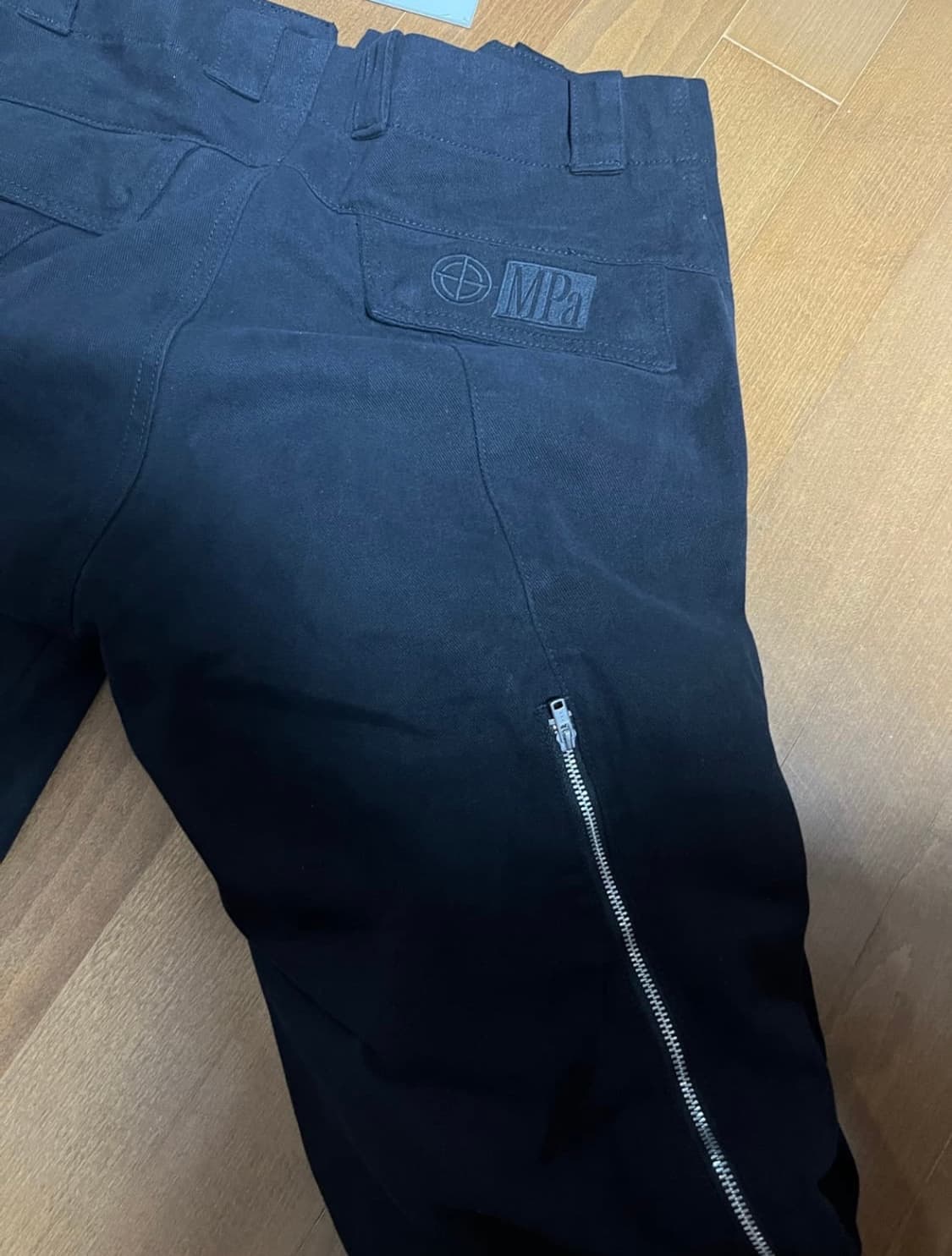새상품 플라스틱 프로덕트 Wave Zipper Pants 상품이미지2