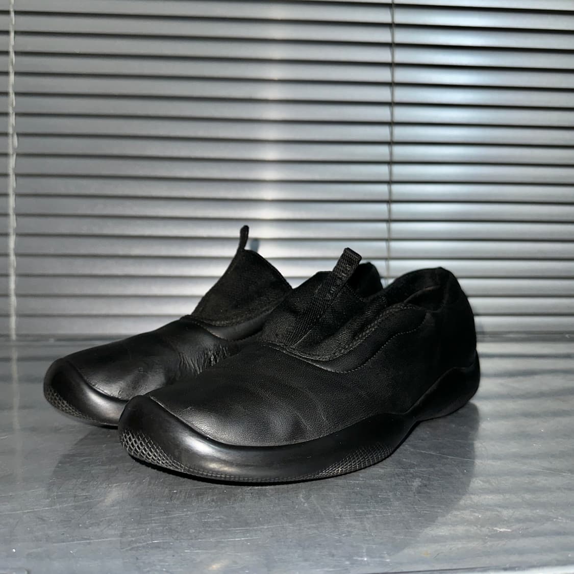 00s 블랙 가죽 프라다 스포츠 스니커즈 상품이미지2