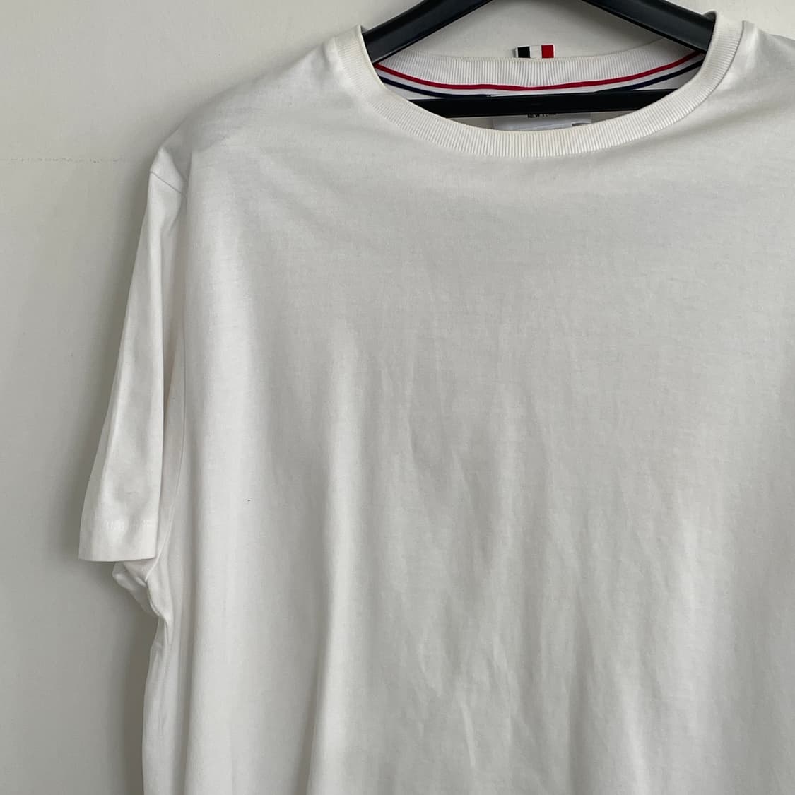 톰브라운 3,100 저지 릴렉스드 사이드 슬릿 화이트 반팔 티셔츠 상품이미지2