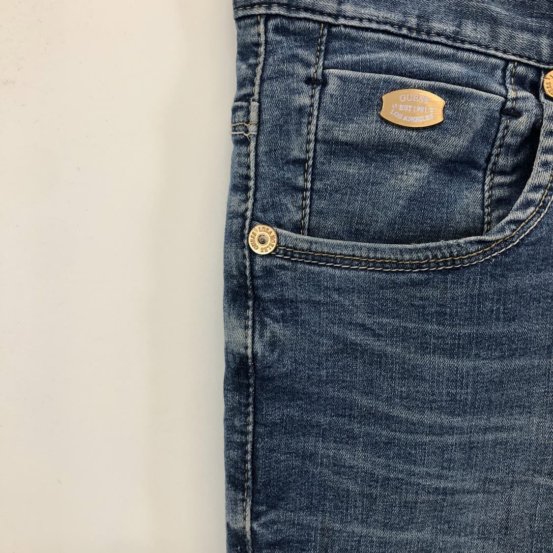게스 프리미엄 금장 스틸로고 데님진 30 인치 상품이미지2