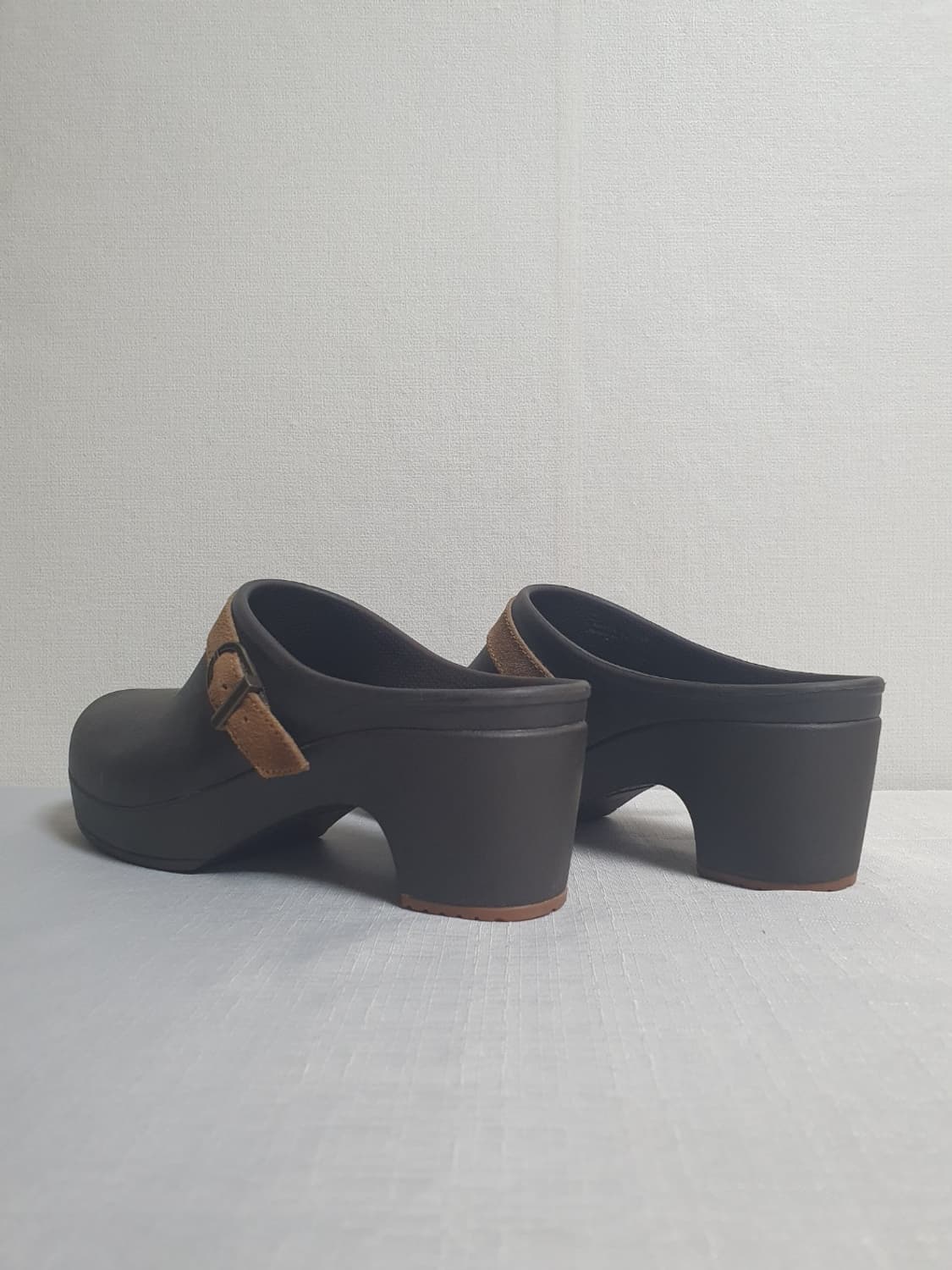 230mm 크록스 사라 벨티드 힐 클로그 브라운 상품이미지5