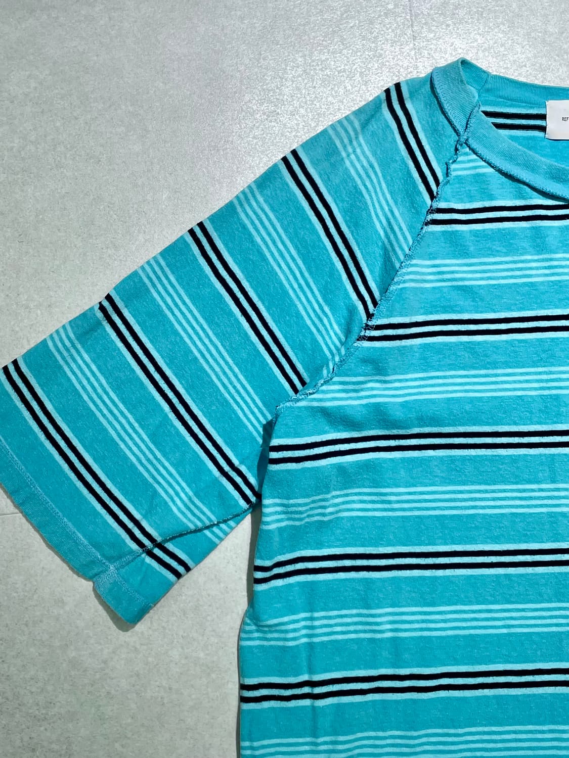 UNUSED 22SS 리버스 보더 래글런 스트라이프 티셔츠 상품이미지5