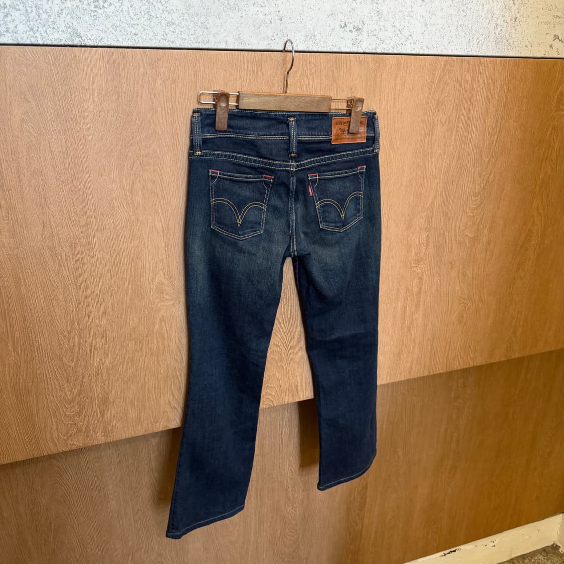 리바이스 데님 팬츠 워싱 스티치 디테일 부츠컷 인디고 블루 상품이미지7