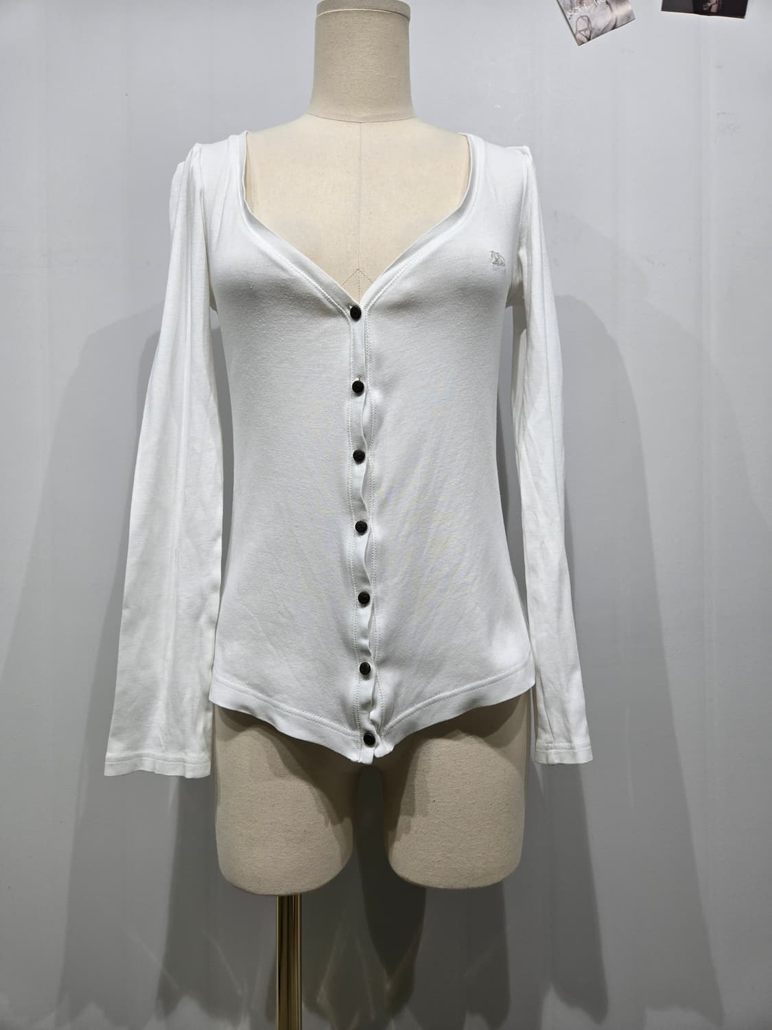 버버리 화이트 가디건 긴팔티 상품이미지1