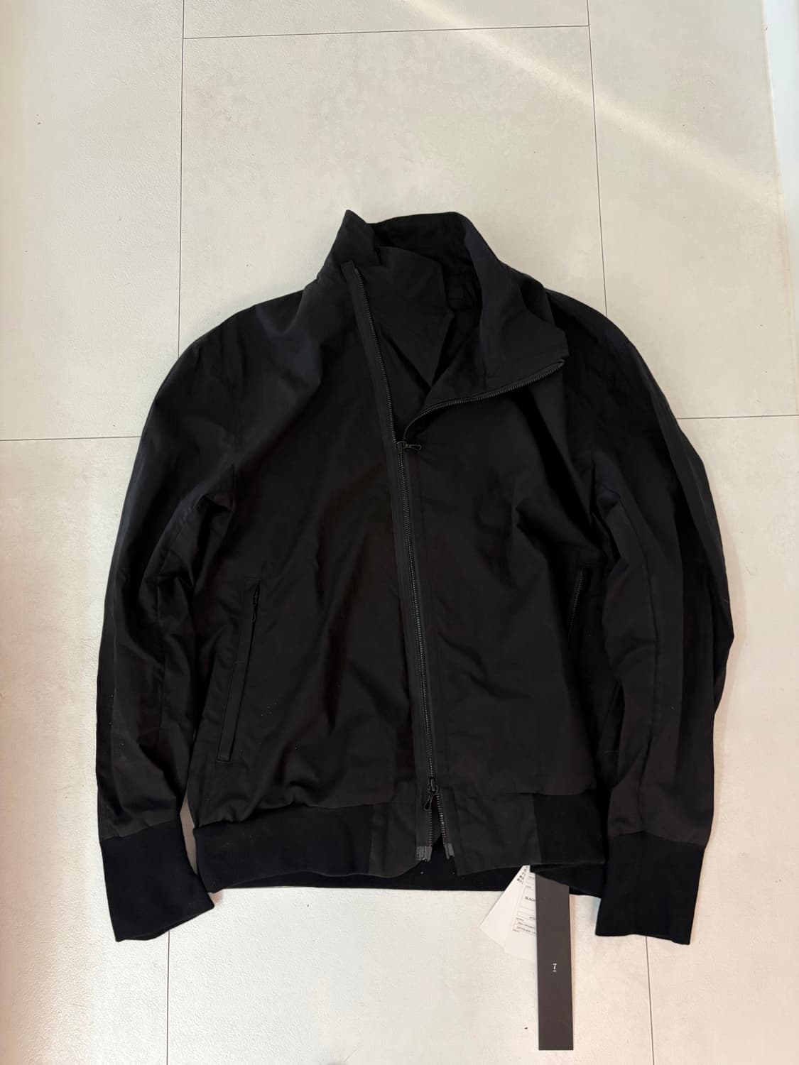 율리어스 비대칭 하이넥 자켓 상품이미지3