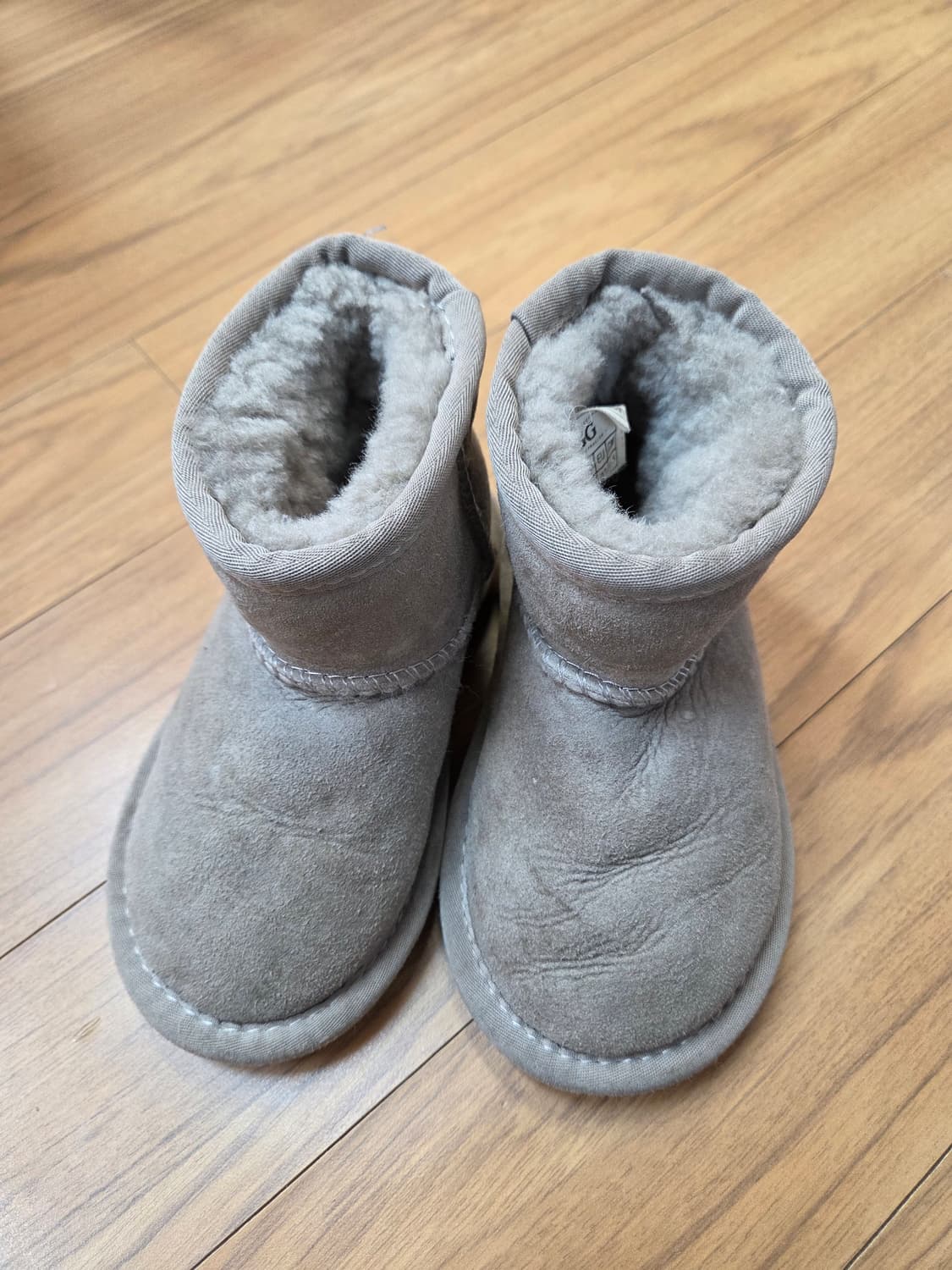 UGG 키즈 어그 부츠 165mm 그레이 색상입니다. 사진에서 보시는 것 상품이미지1