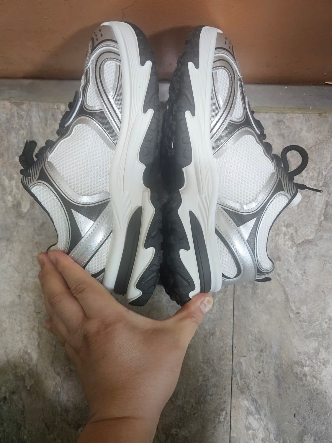 중고 운동화 270 상품이미지1