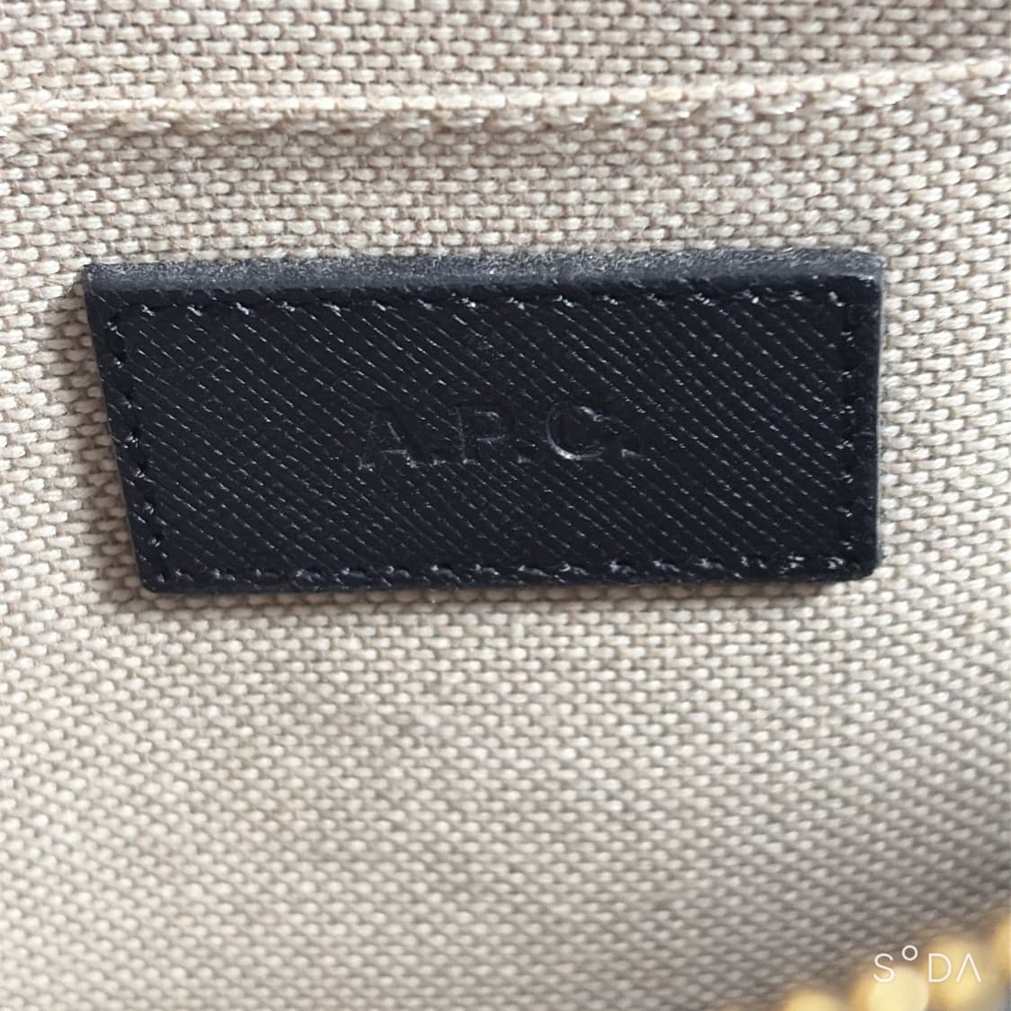 A.P.C 아페쎄 블랙 가죽 크로스백 상품이미지9