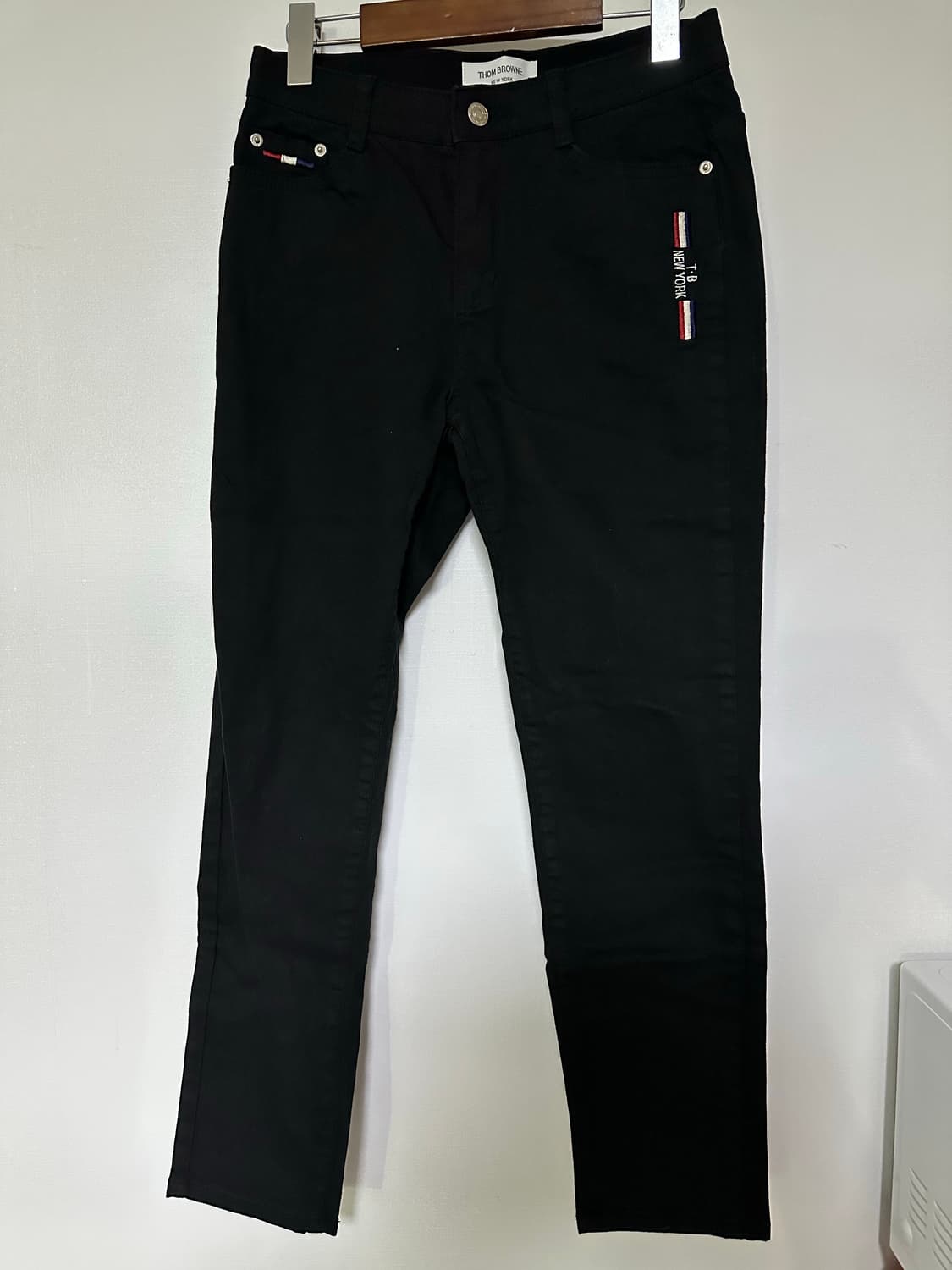 톰브라운 블랙진 상품이미지1