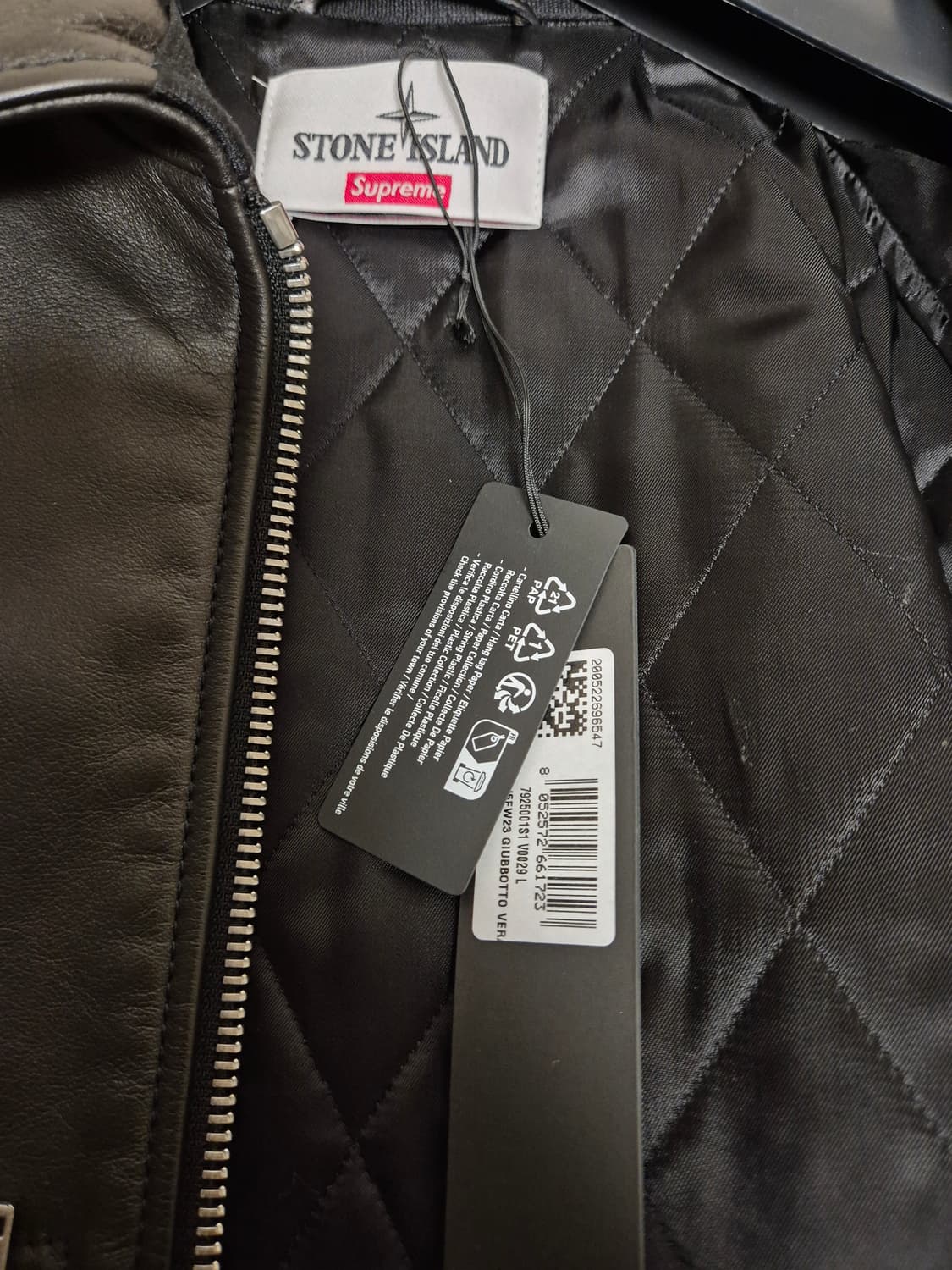 슈프림 스톤아일랜드 레더 봄버 블랙 상품이미지7