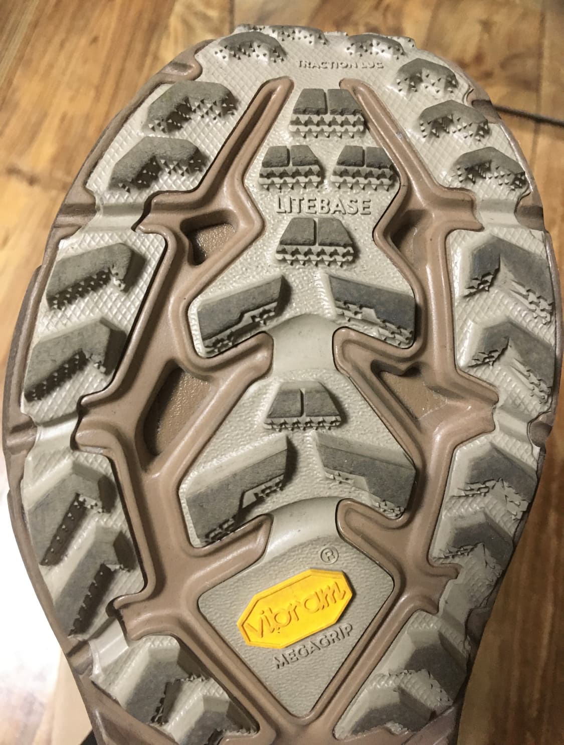 호카 새티스파이 마파테스피드4 라이트 러버 판매합니다 상품이미지8