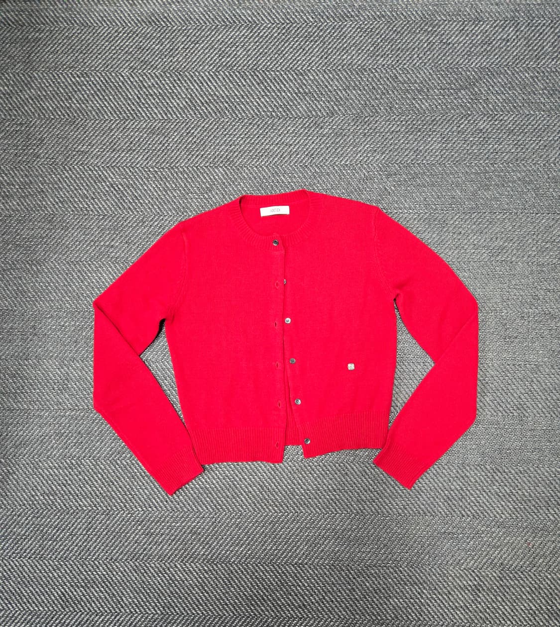 아티드 ARTID 24ss 캐시미어10%울90% 레드 라운드넥 가디건 상품이미지1