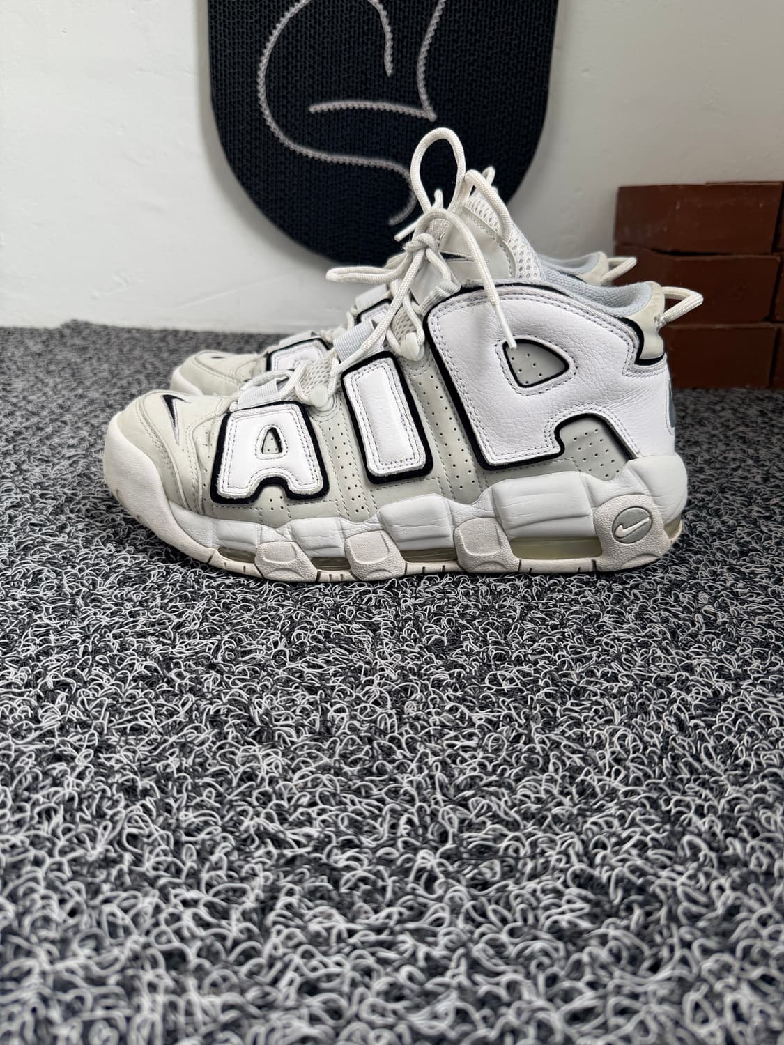 나이키 에어 모어 업템포 '라이트 아이언 오어 상품이미지1