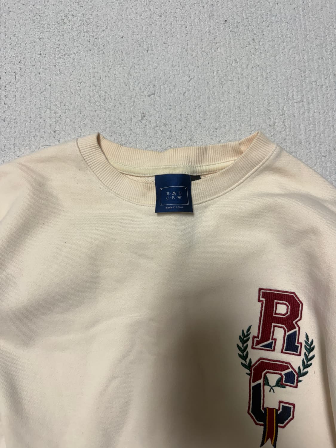 로맨틱크라운 맨투맨 아이보리 L 상품이미지5