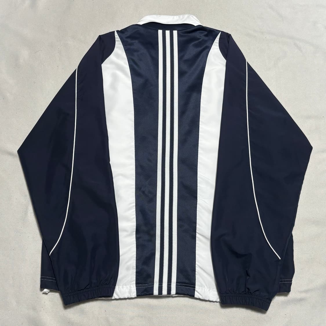 105 아디다스 올드스쿨 화이트 네이비 배색 바람막이 상품이미지3