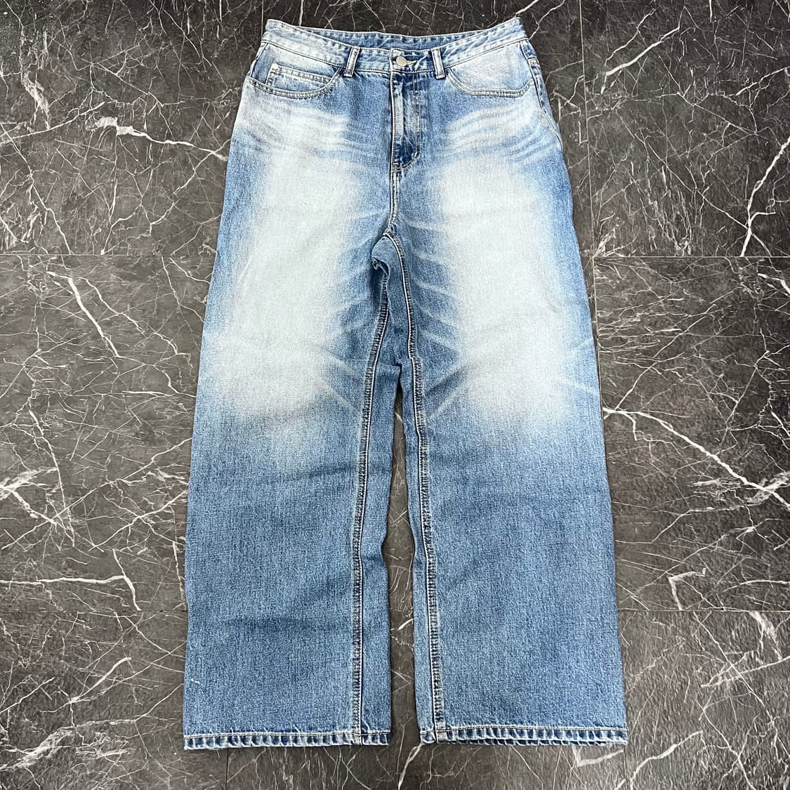 솔리드옴므 워시드 세미와이드 데님 팬츠 연청 상품이미지4