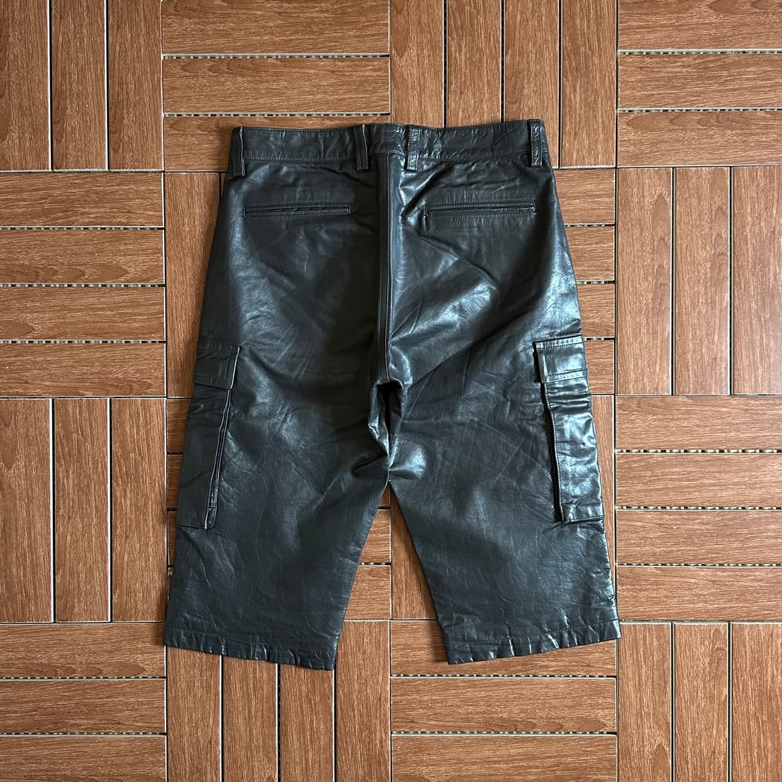 Ships cow-hide leather cargo shorts 상품이미지2