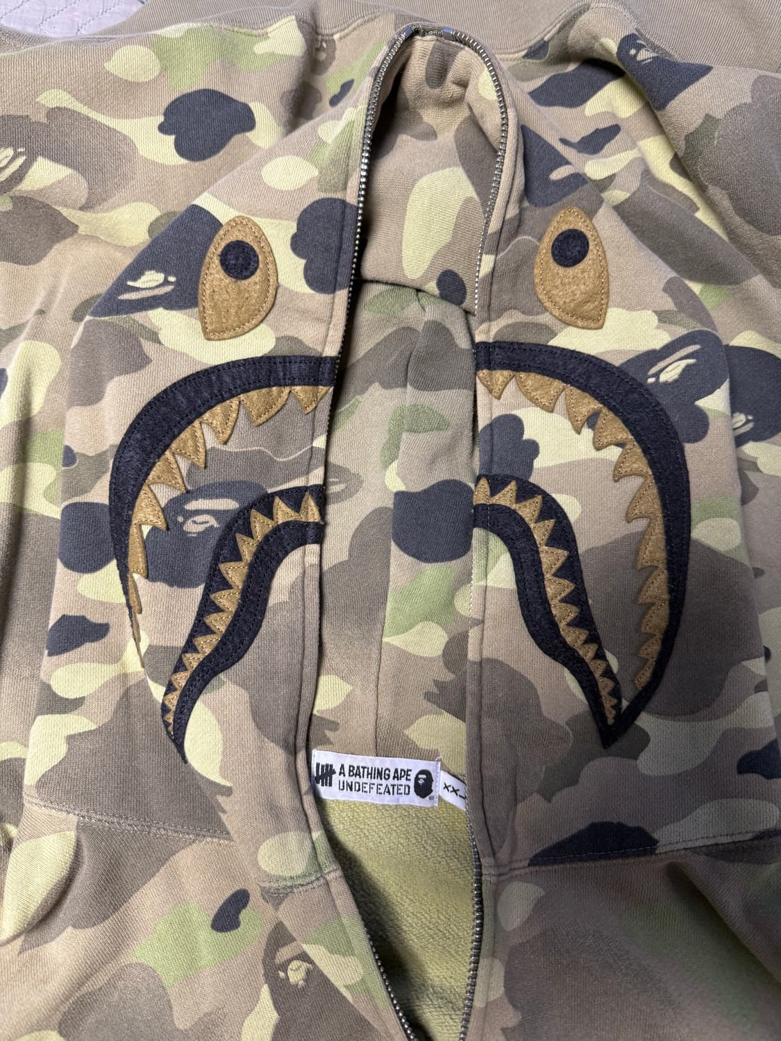 BAPE x UNDEFEATED 샤크 후드집업 카모 녹계 2XL 상품이미지4