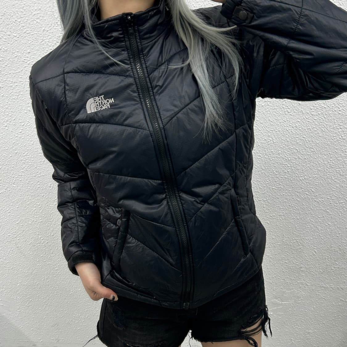 노스페이스 로고 블랙 경량 패딩 90 상품이미지2