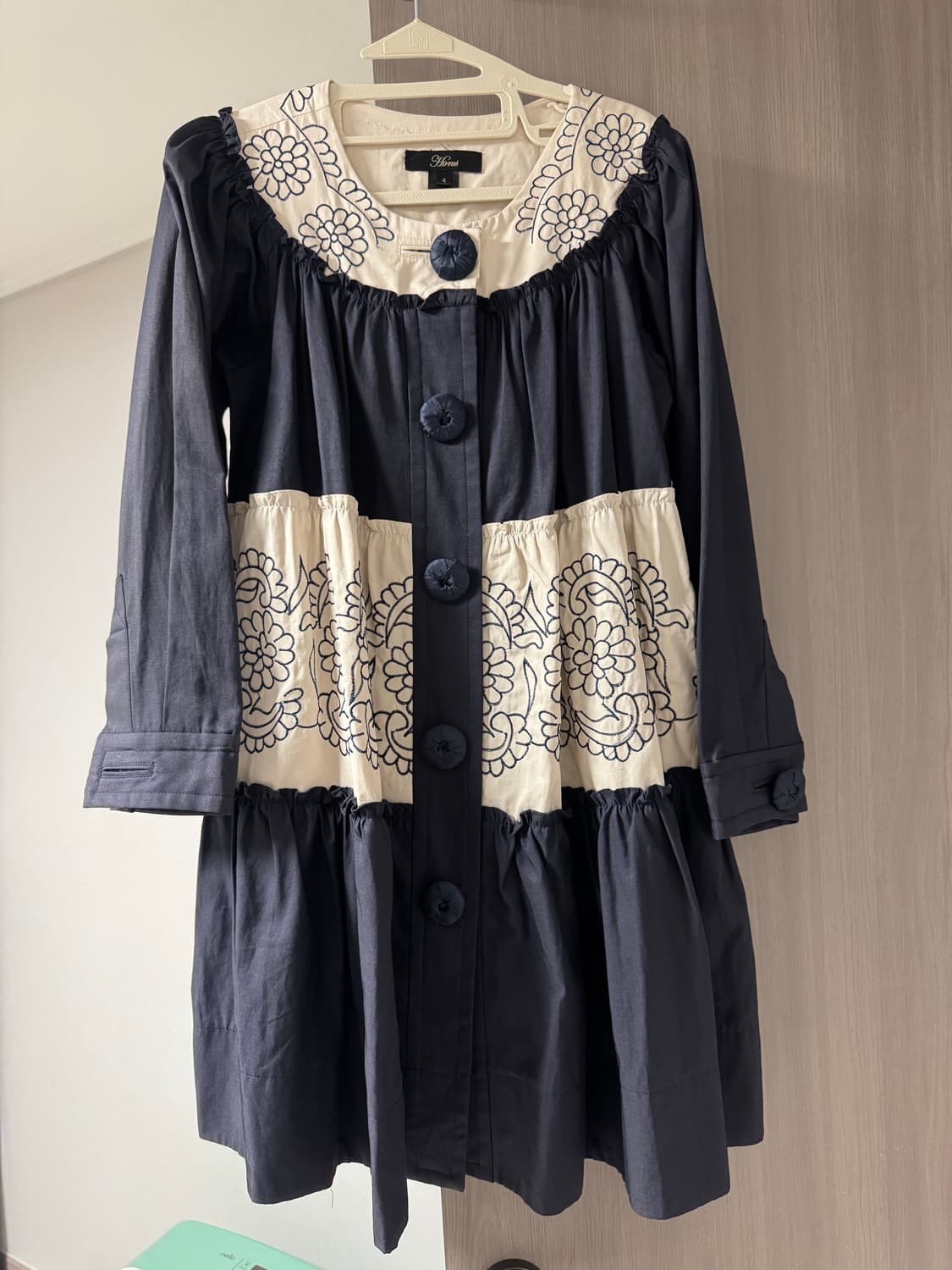 이태리브랜드 호루스 [Horus] 고풍스러운 꽃자수 배색 원피스 (상태 상품이미지1