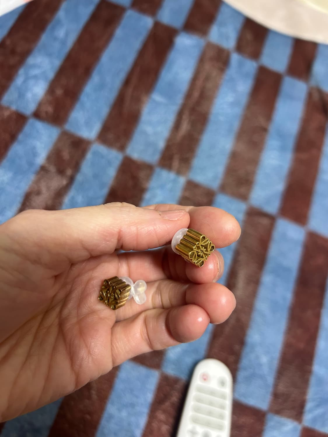 로에베 아나그램 로고 귀걸이 상품이미지7