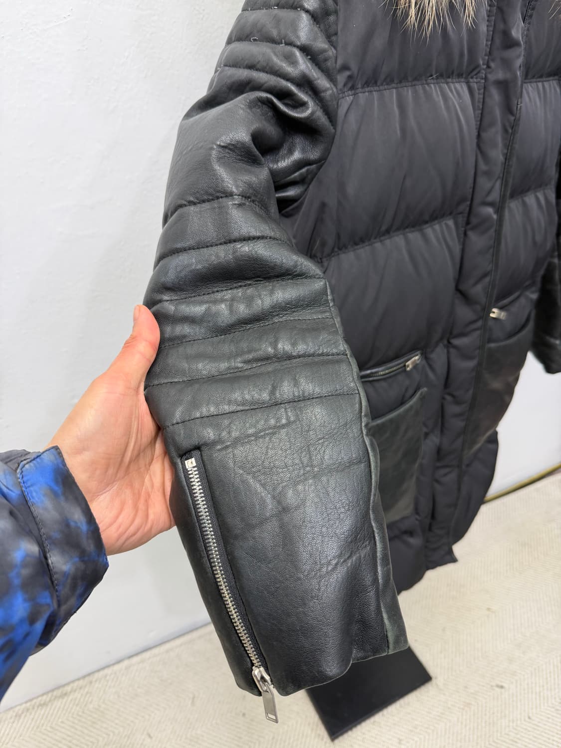 정품) 마쥬 블랙 가죽 패치 폭스퍼 패딩 1 상품이미지5
