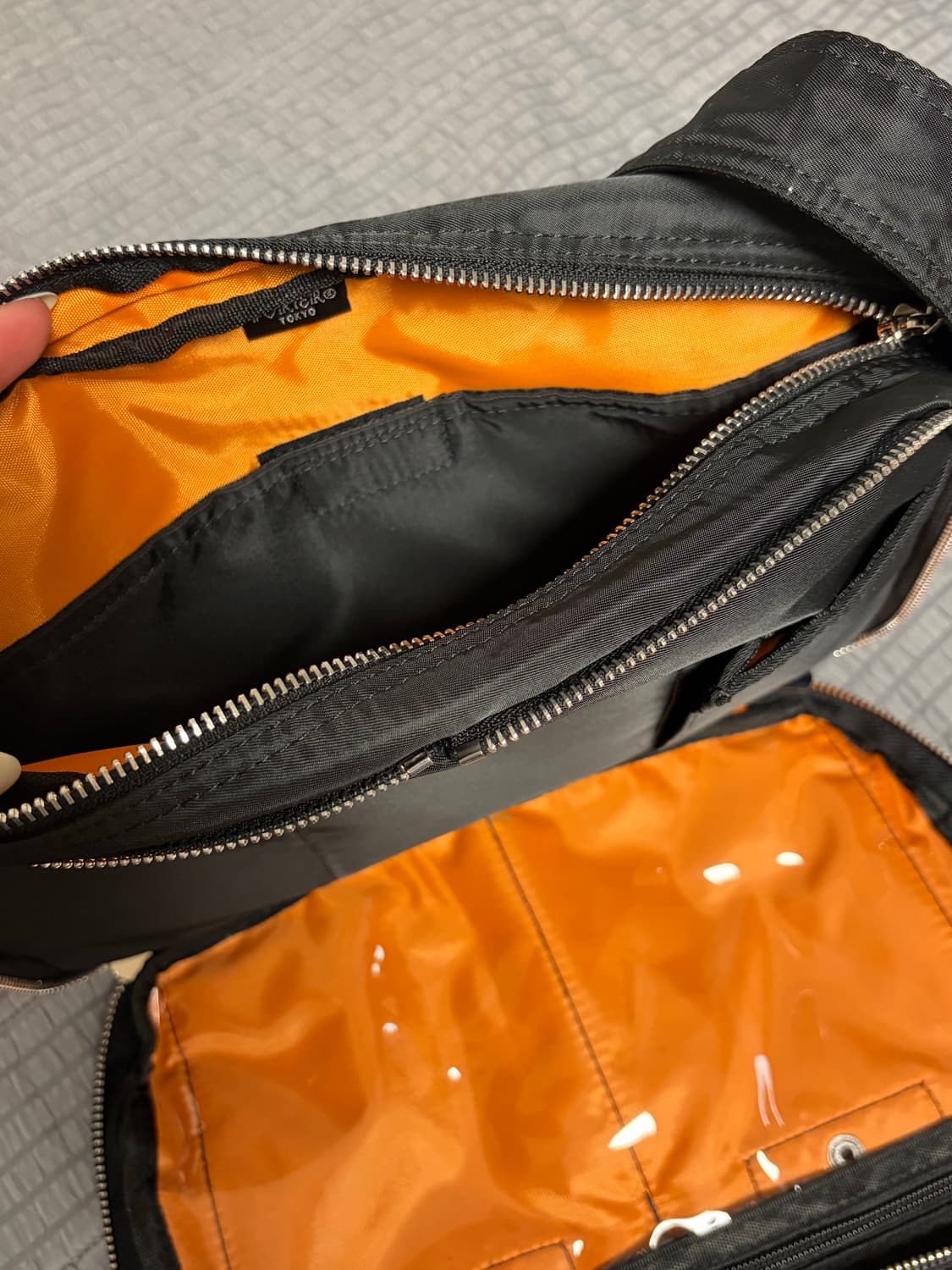 PORTER TANKER SHOULDER BAG (S) 포터 탱커 숄더백 상품이미지3