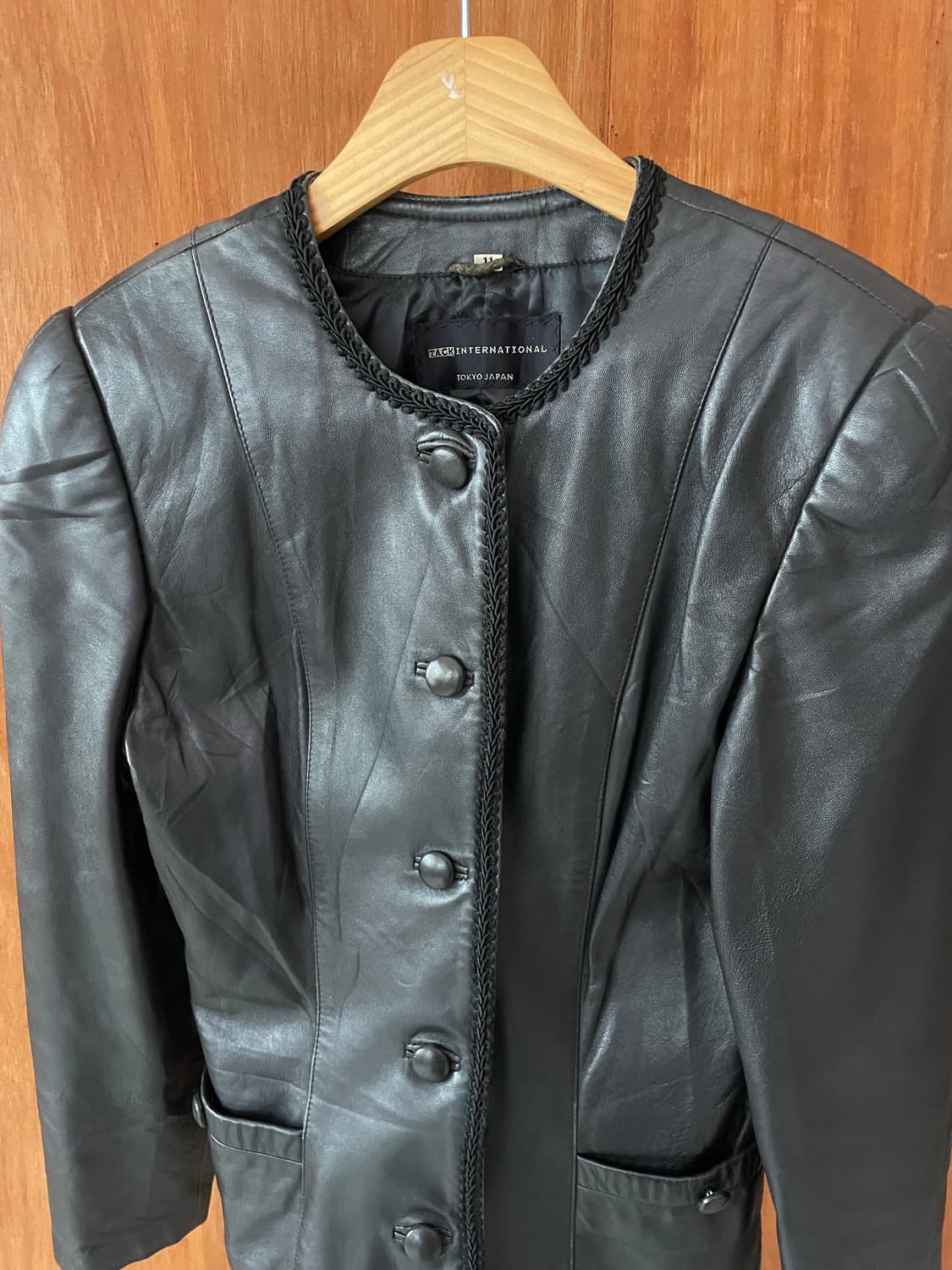 Black round neck button leather jacket 상품이미지4