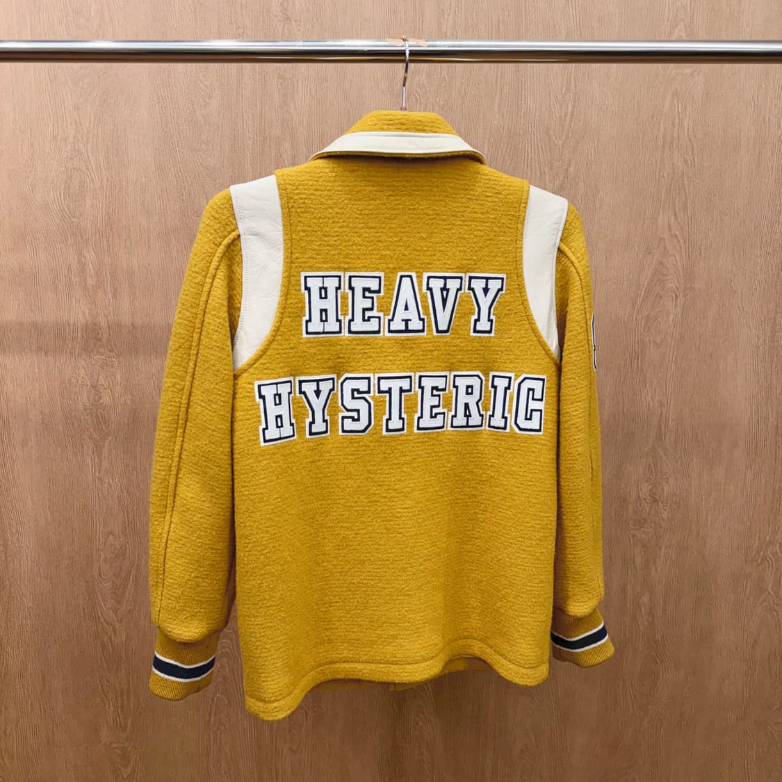 히스테릭글래머 울 바시티 자켓 레더 배색 숄더 로고 와펜 디테일 머스타드 상품이미지3