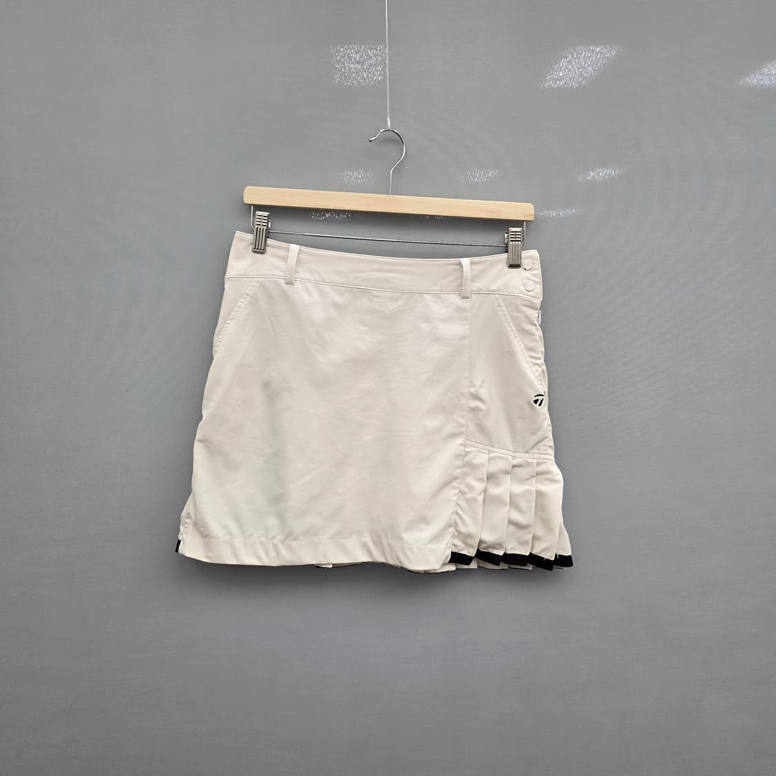 테일러메이드 골프 스커트 베이지 상품이미지1
