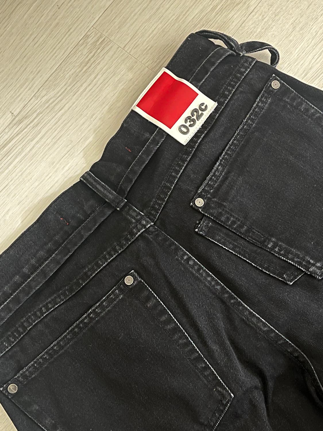 032c /30 /뉴 클래식 와이드 레그 진 워시드 블랙 상품이미지4