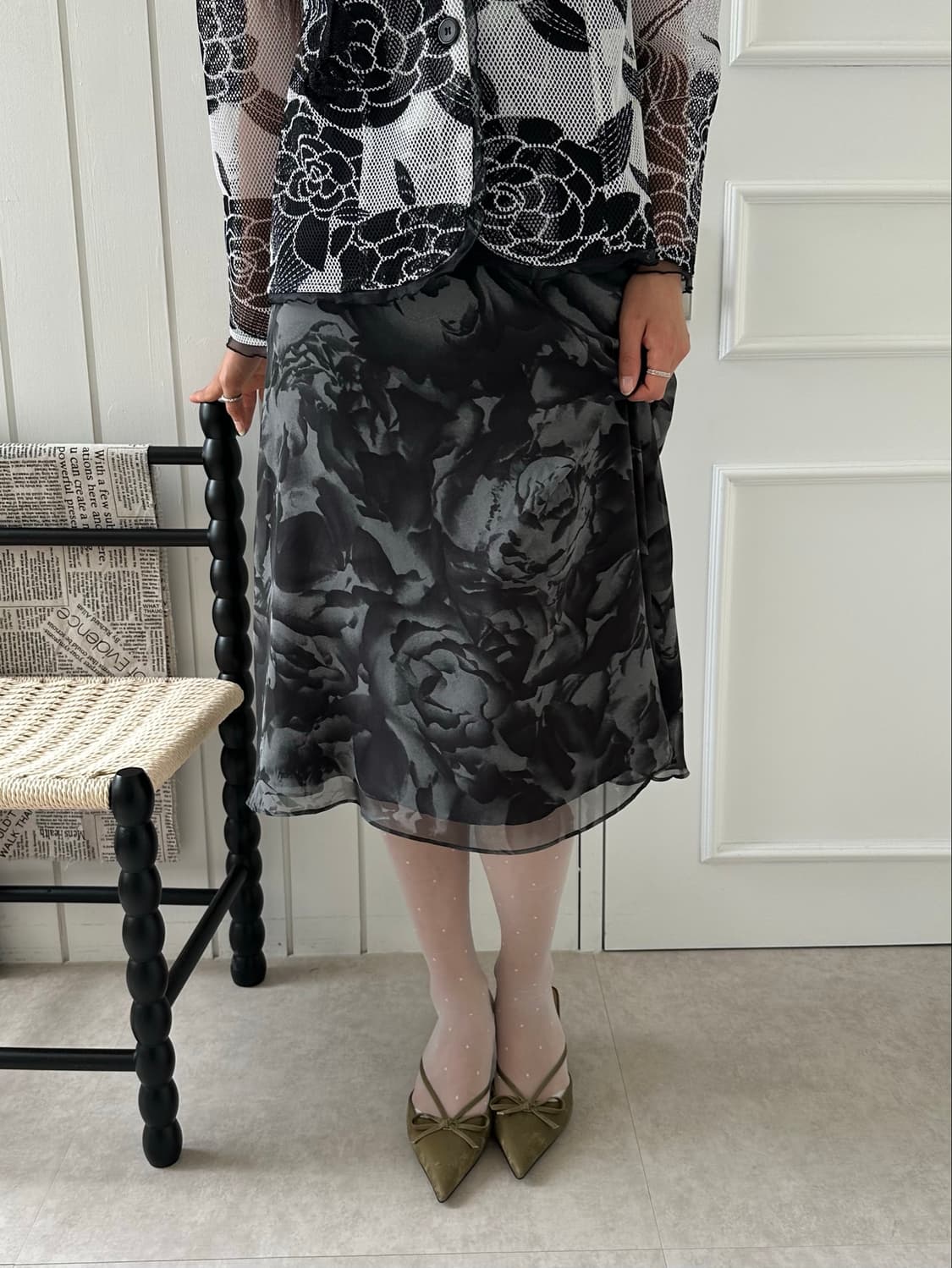 Givenchy black rose midi skirt 상품이미지3