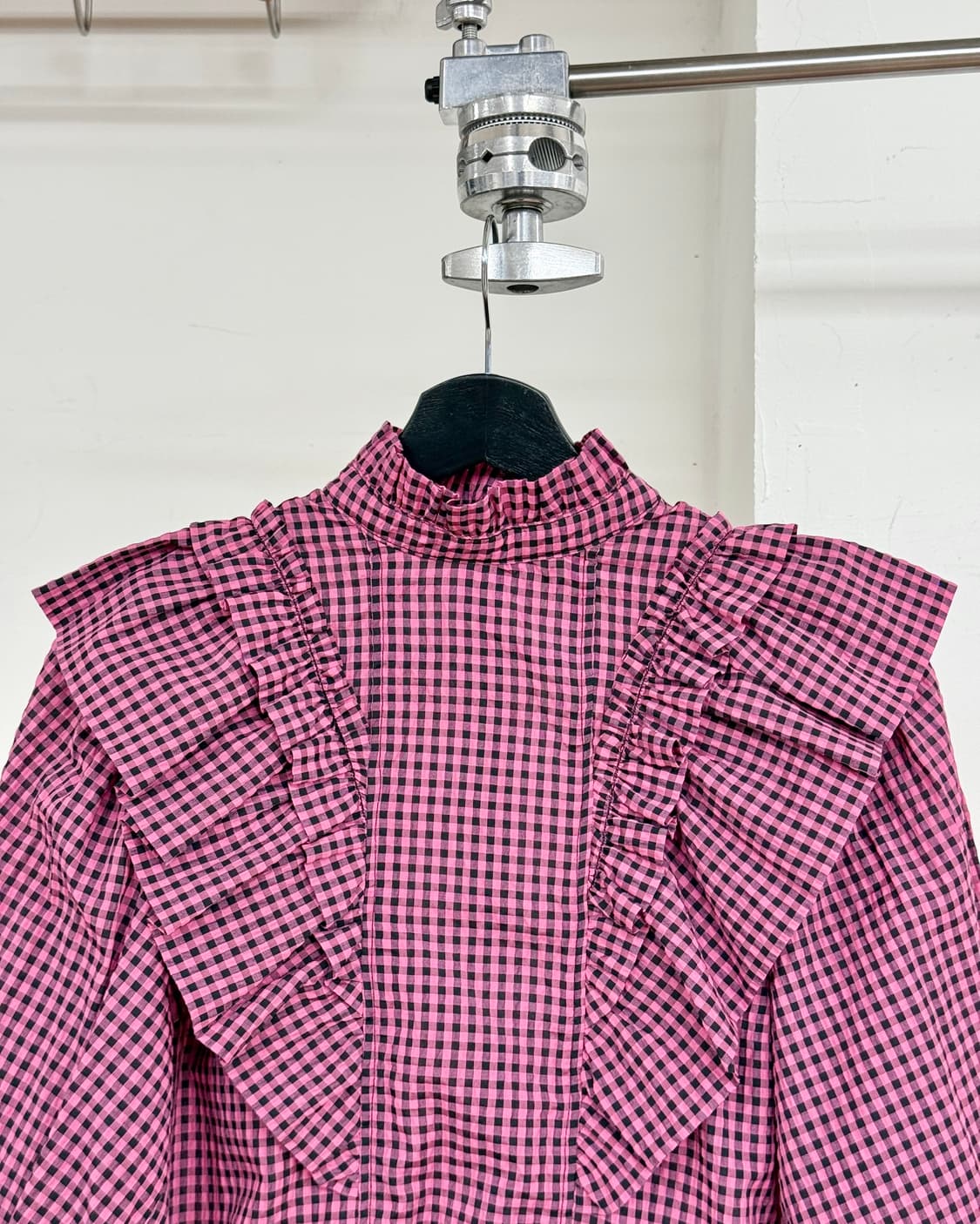 가니 핑크 러플 징햄 쉬어서커 블라우스 상품이미지2