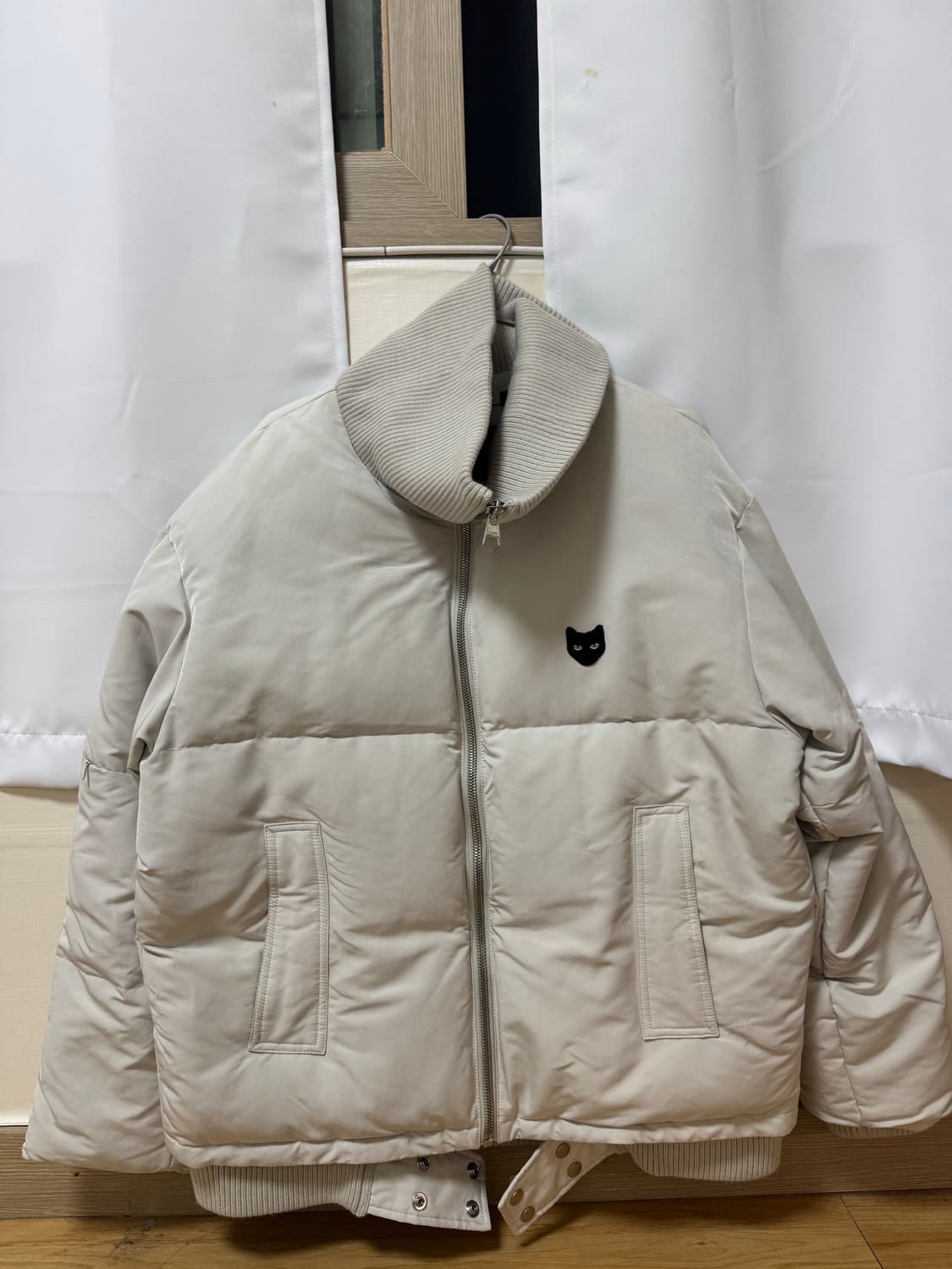 지제로 크림 패딩 xs 판매합니다!!! 상품이미지1