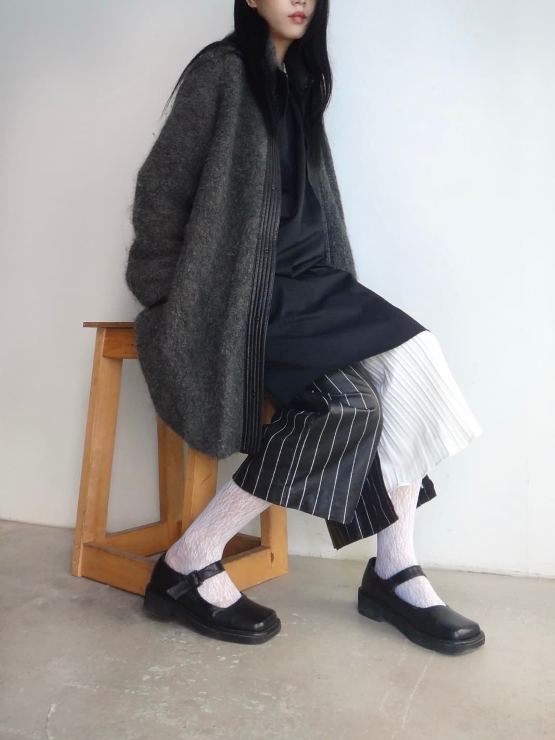 Stripe pleats mix leather capri pants 상품이미지9