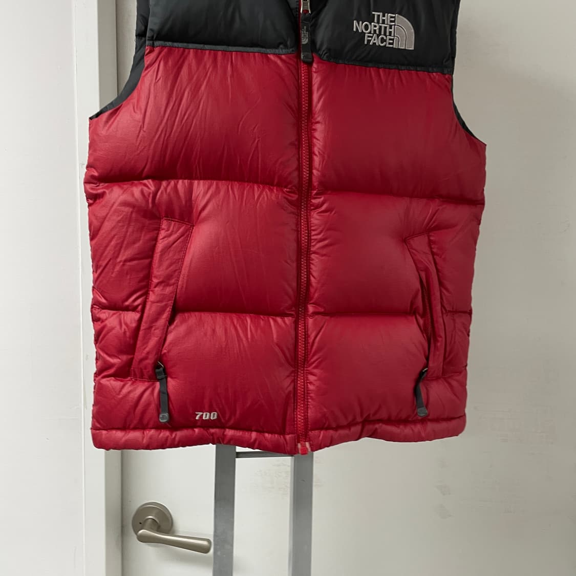 노스페이스 700 패딩 조끼 레드 85 상품이미지3