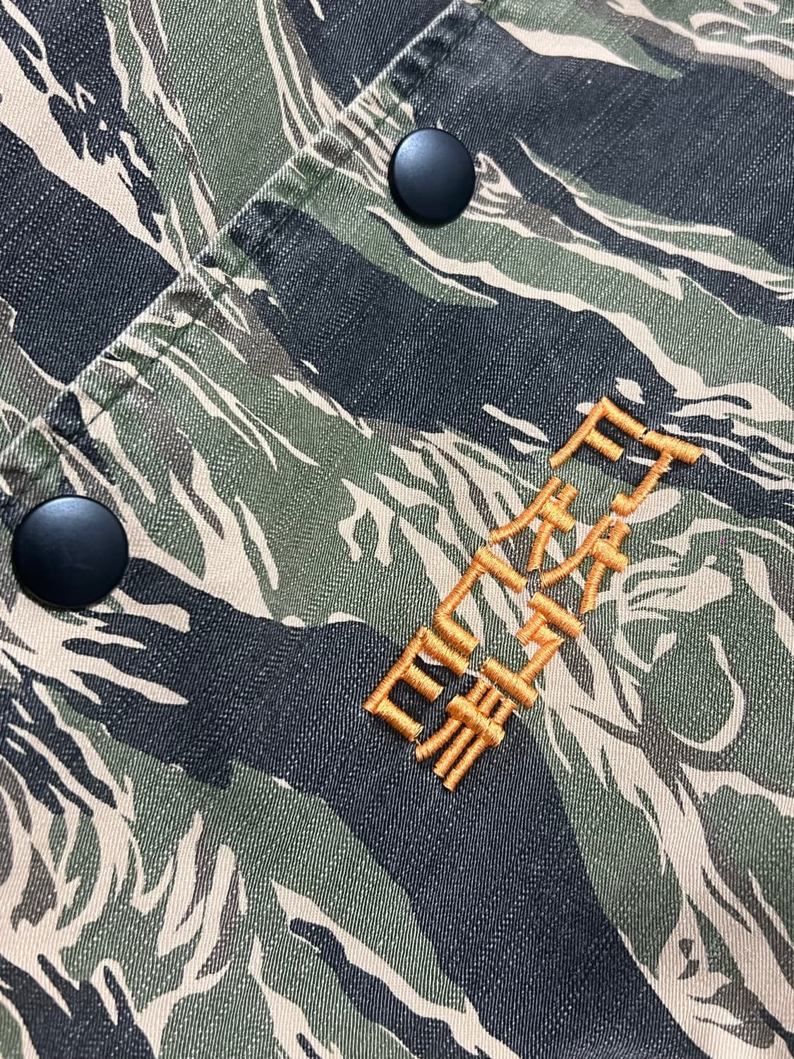 Facetasm Tiger Camo Coach Jacekt 상품이미지3