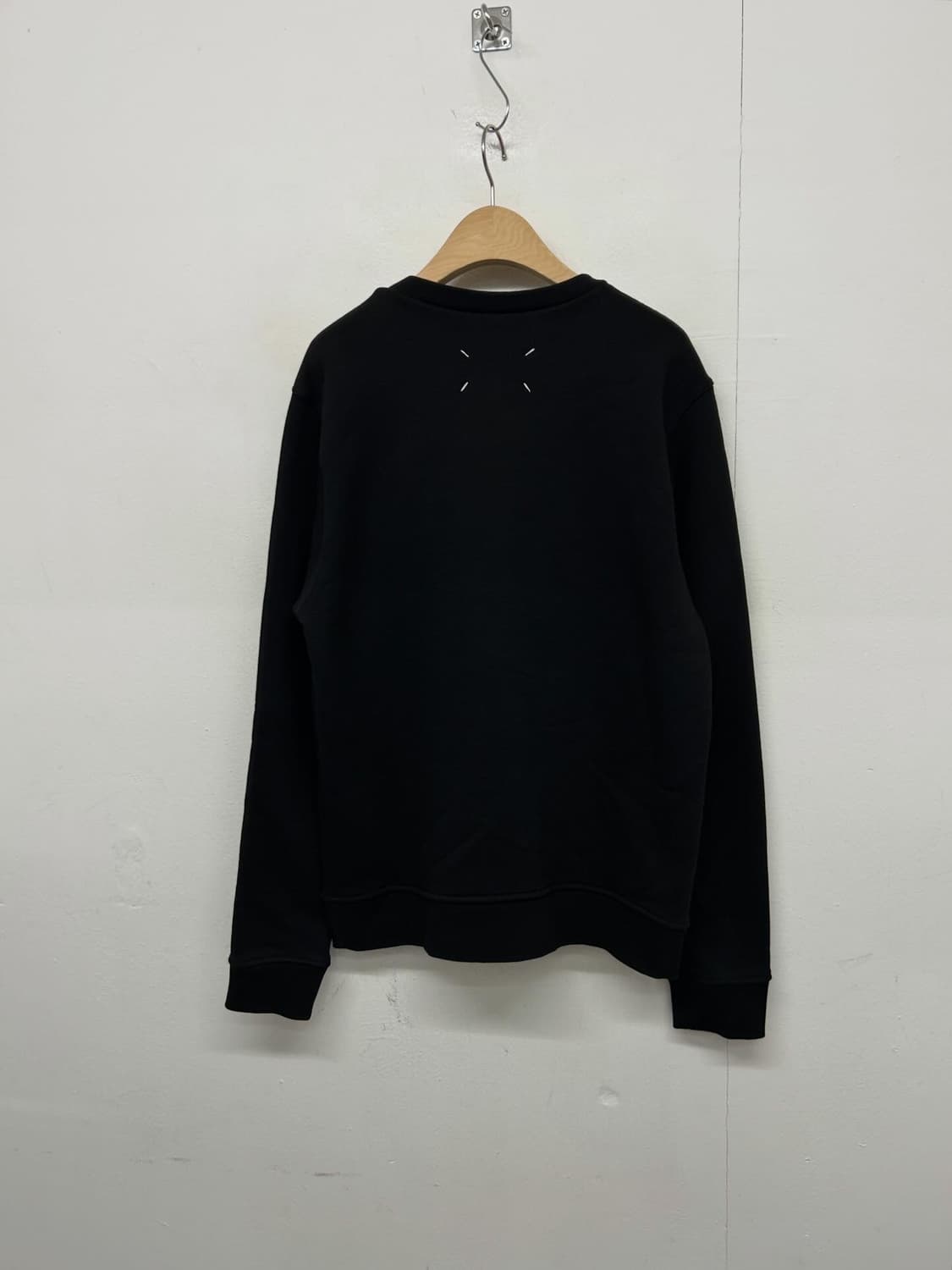 메종 마르지엘라 블랙 맨투맨 티셔츠 상품이미지3