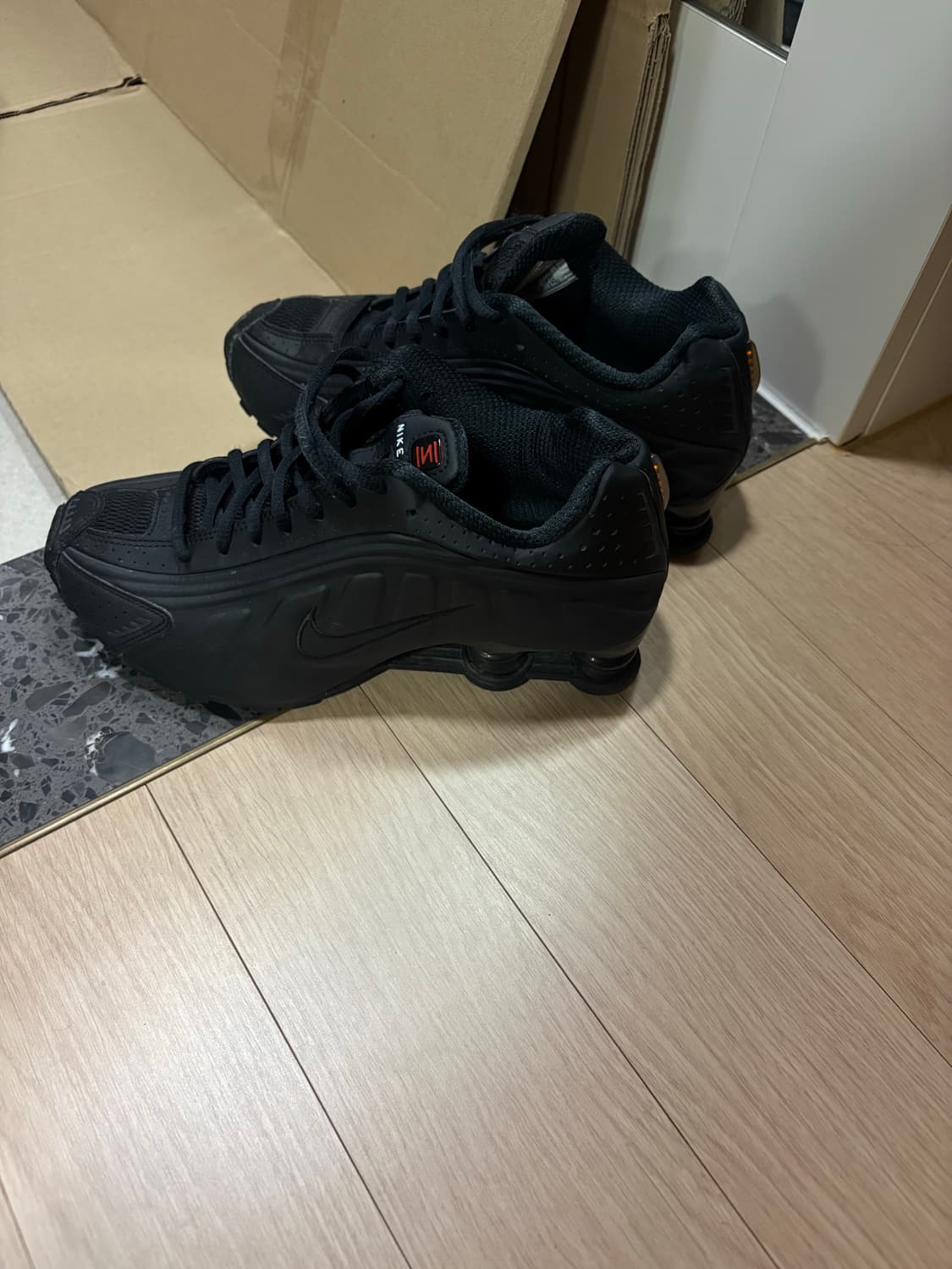 나이키 샥스 R4 블랙 240 상품이미지2