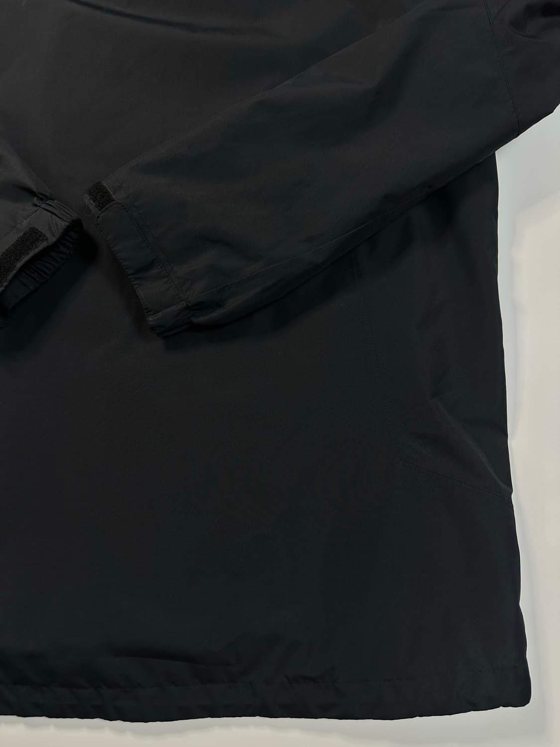 살로몬 구형로고 블랙 바람막이 자켓 상품이미지9