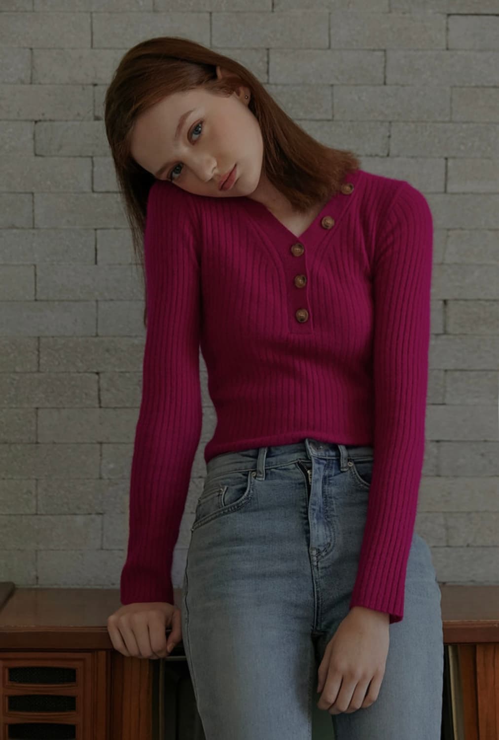 새상품 몬츠(MONTS) 브이넥 골지 니트  핫핑크 단추 포인트 상품이미지3