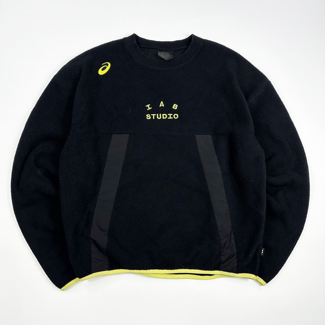 아이앱스튜디오 x 아식스 플리스 맨투맨 블랙 M 상품이미지1