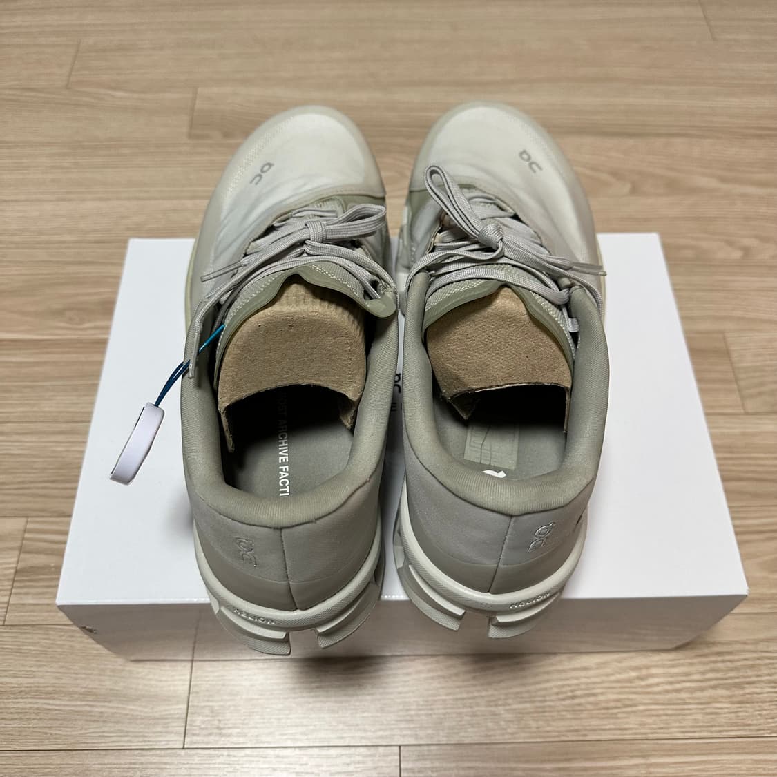 온 러닝 x 파프 클라우드몬스터 2 문더스트 US11.5 상품이미지3