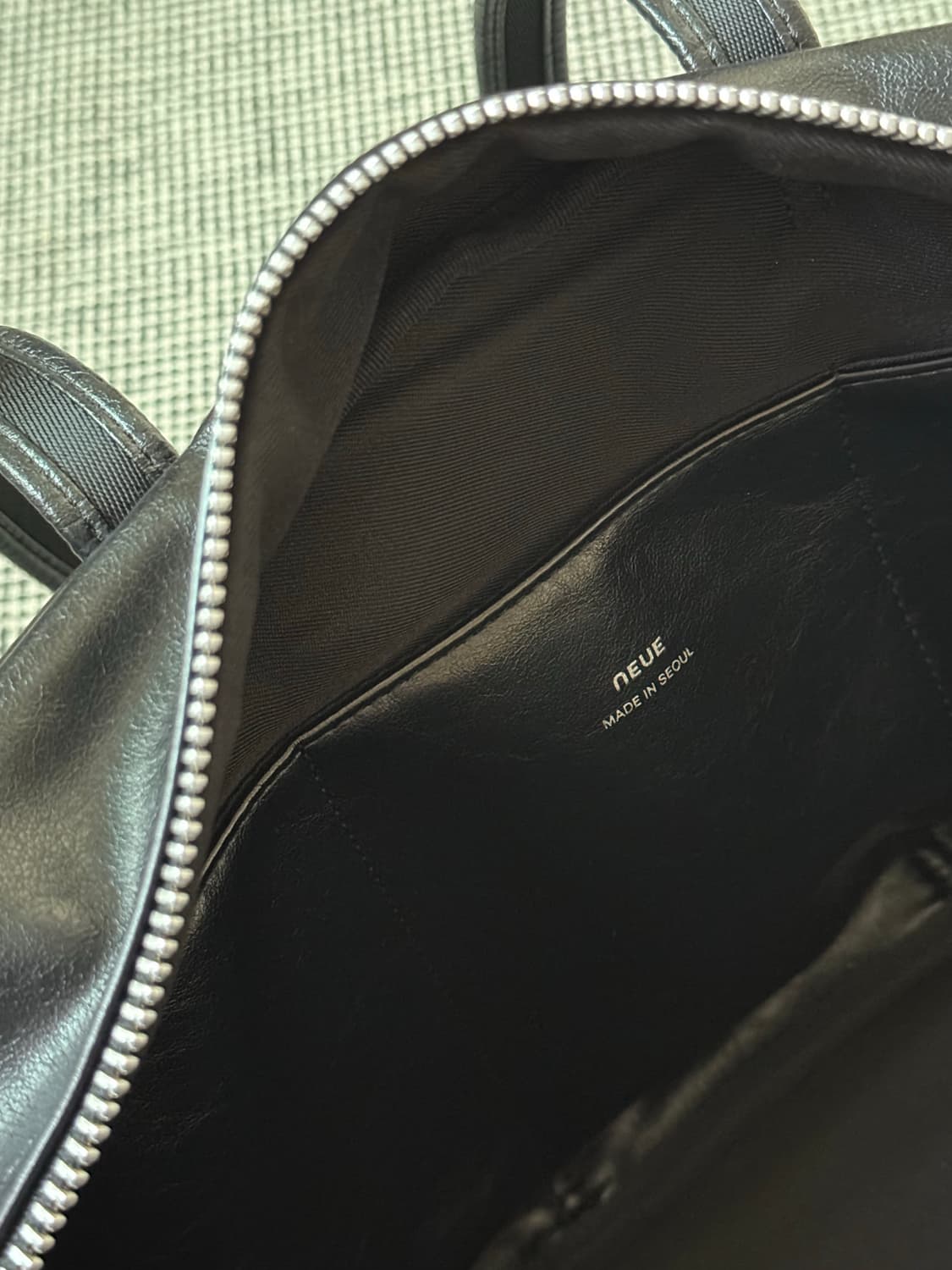 노이에 NEUE 레더 보스턴 백 미디움 블랙 상품이미지3