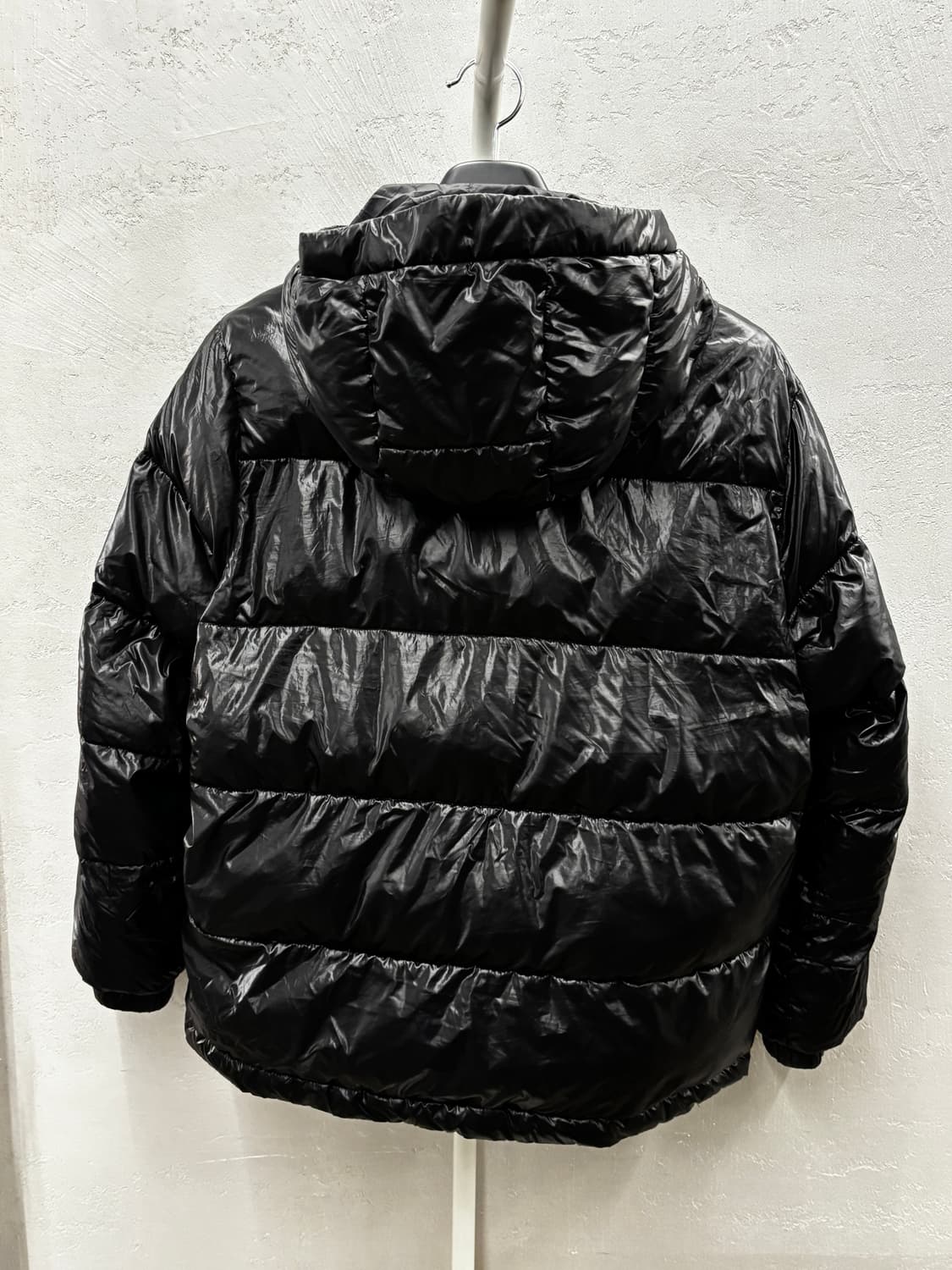 Mont-bell 몽벨 블랙 유광 패딩 100 상품이미지5