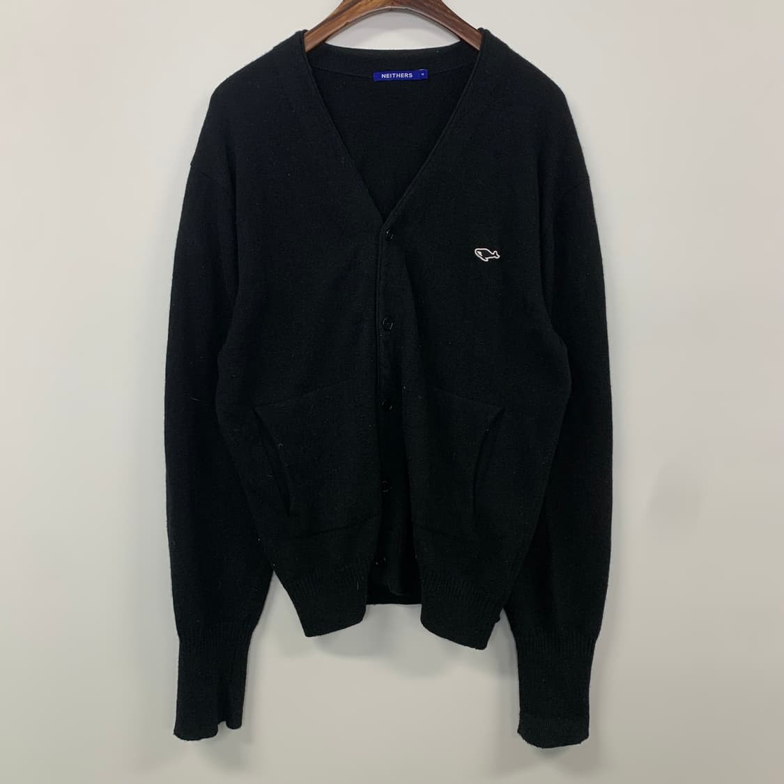 네이더스 자수로고 블랙 니트 가디건 상품이미지2